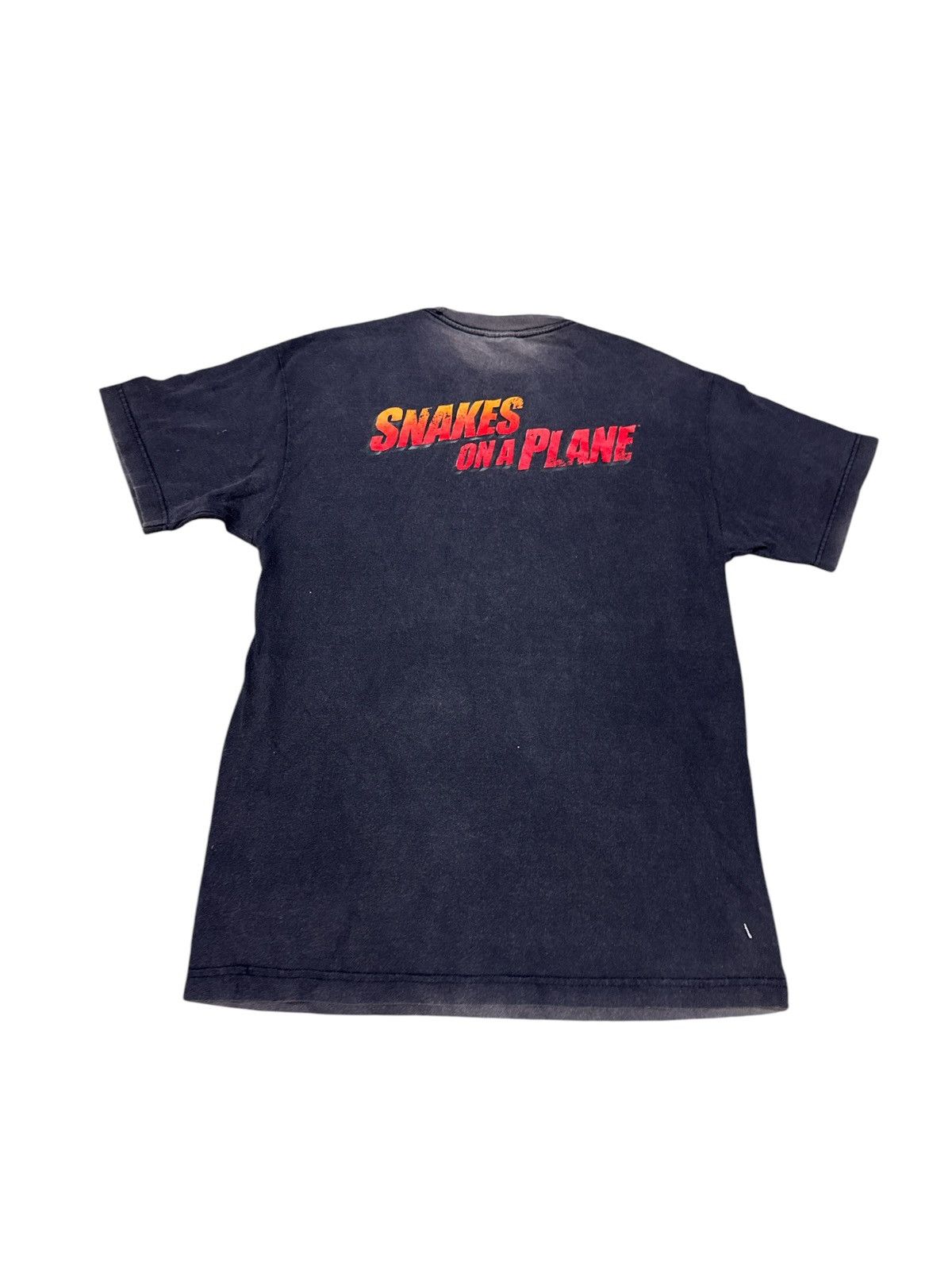 Vintage VINTAGE DISTRESSED SNAKES ON A PLANE MOVIE SHIRT Size US M / EU 48-50 / 2 - 2 Thumbnail