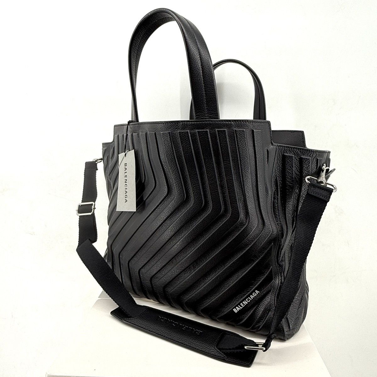 Balenciaga Balenciaga Tire Bag Size ONE SIZE - 2 Thumbnail