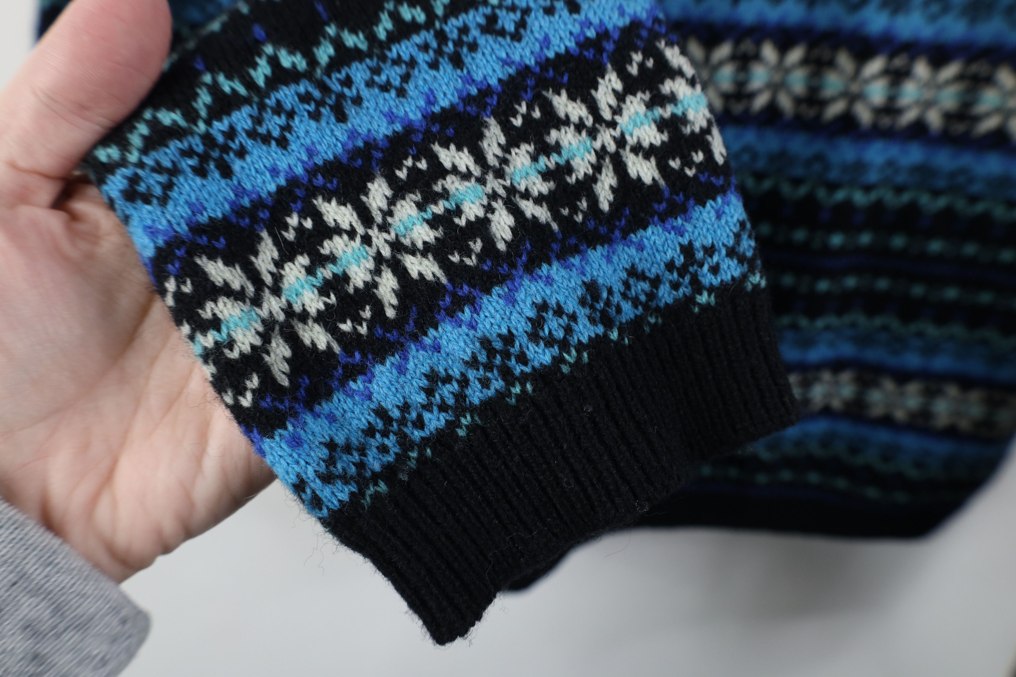 Vintage Vintage 90s Streetwear Knit Fair Isle V-Neck Sweater Size L / US 10 / IT 46 - 5 Thumbnail