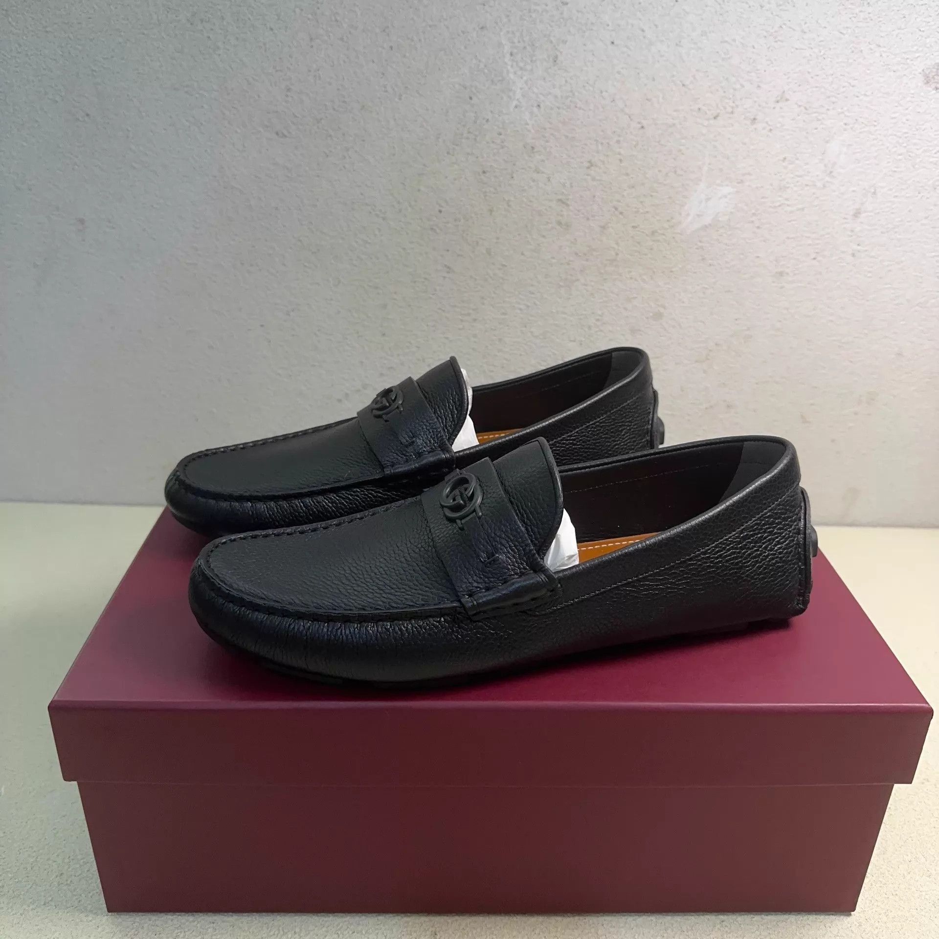 Gucci Black Slip-On Loafers Size 9 Size US 9 / EU 42 - 1 Thumbnail