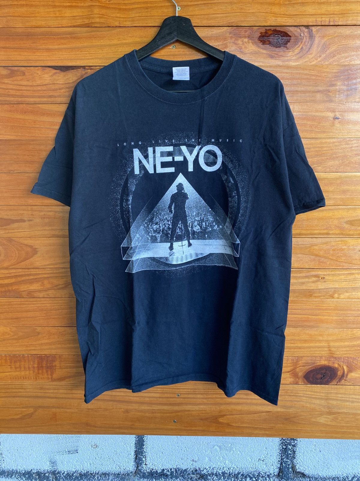 Rap Tees Vintage Ne-Yo “Long Live The Music” Concert Graphic Tee Size US L / EU 52-54 / 3 - 3 Thumbnail