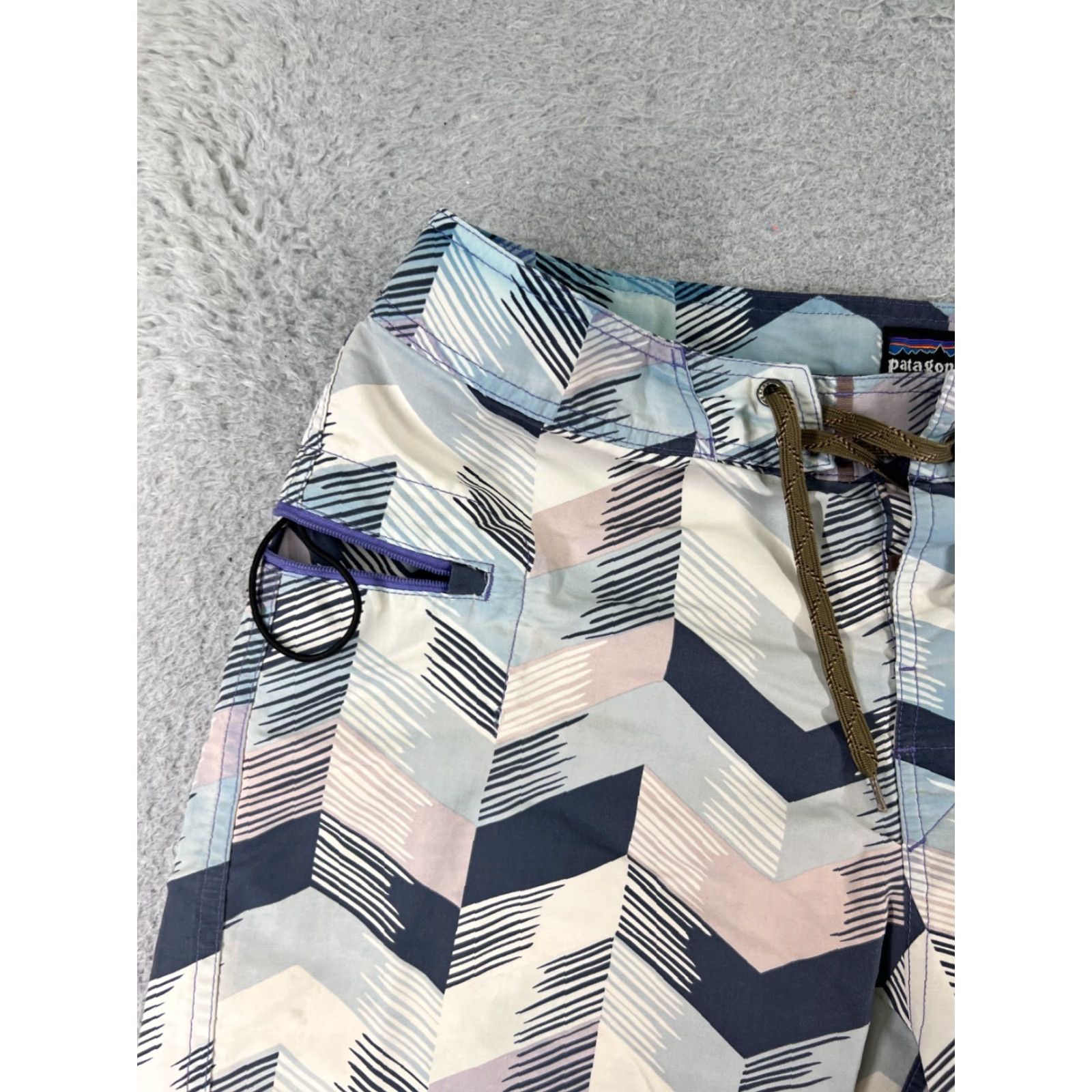 Patagonia Patagonia Bottom Mens 33 White Blue 100% Nylon Zipper Pockets Wavefarer Board Shorts Beach 90s Mens Size US 33 - 4 Thumbnail