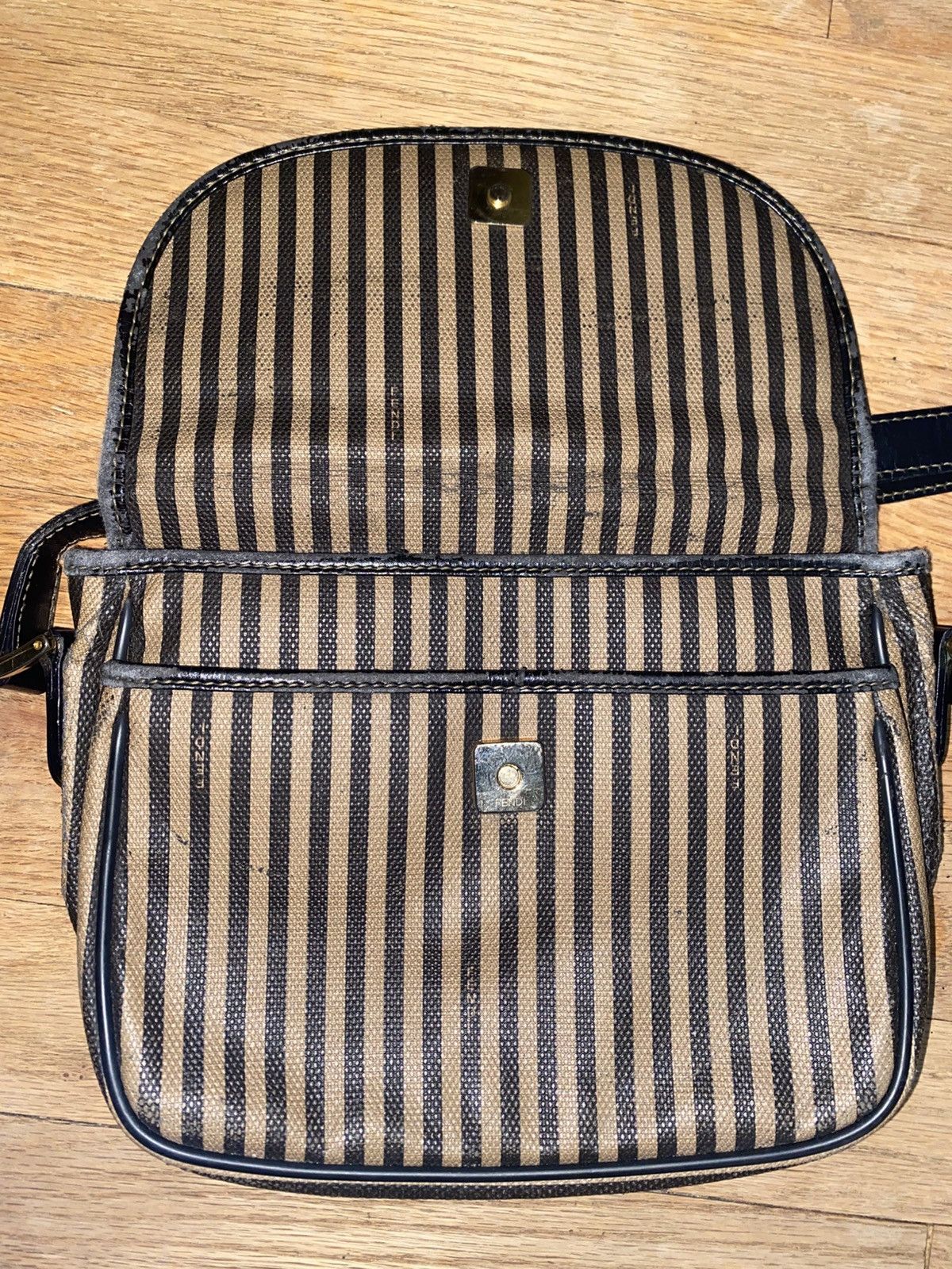 Fendi Authentic Vintage Fendi Purse Size ONE SIZE - 13 Thumbnail