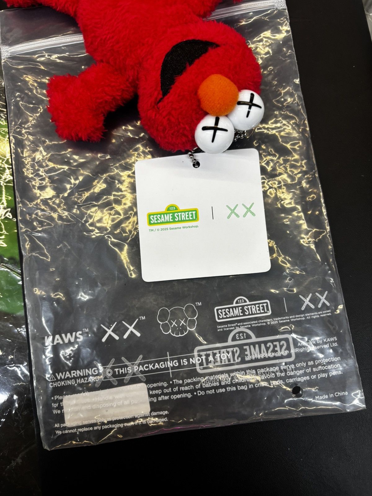 Kaws Kaws x Sesame Street Water Parade Keychain Elmo Size ONE SIZE - 6 Thumbnail