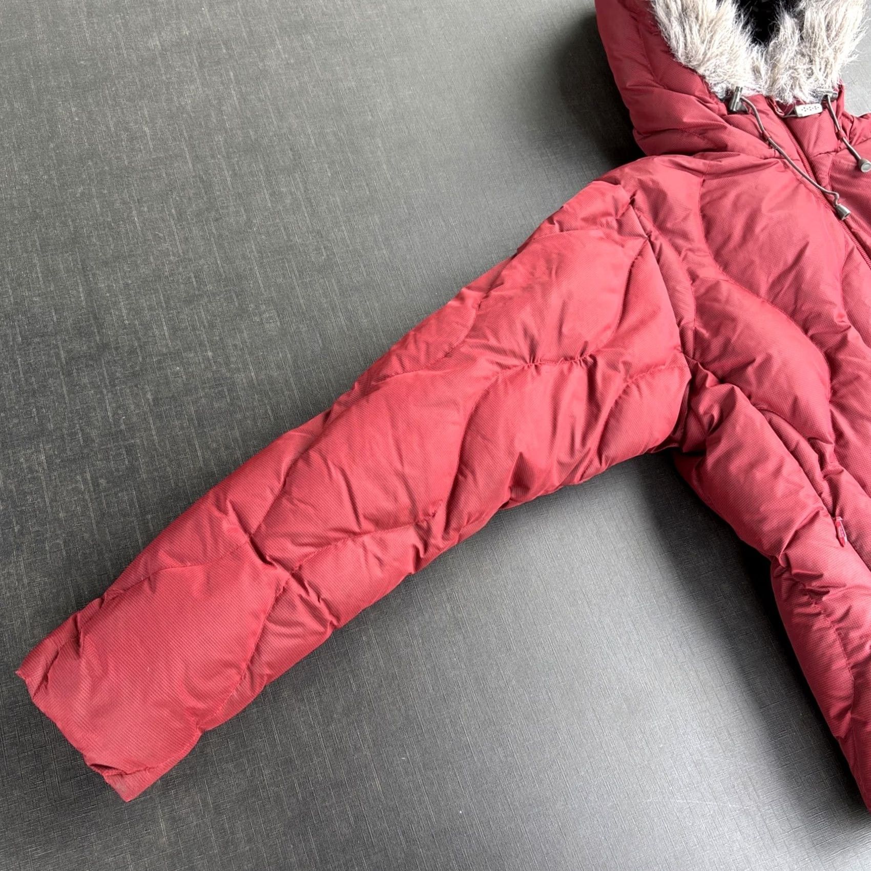 Salomon VINTAGE Salomon Women's S Puffer Jacket Hooded Down Crimson Red Faux Fur Y2K Jacket Womens Size S Red Logo Accents Size S / US 4 / IT 40 - 7 Thumbnail