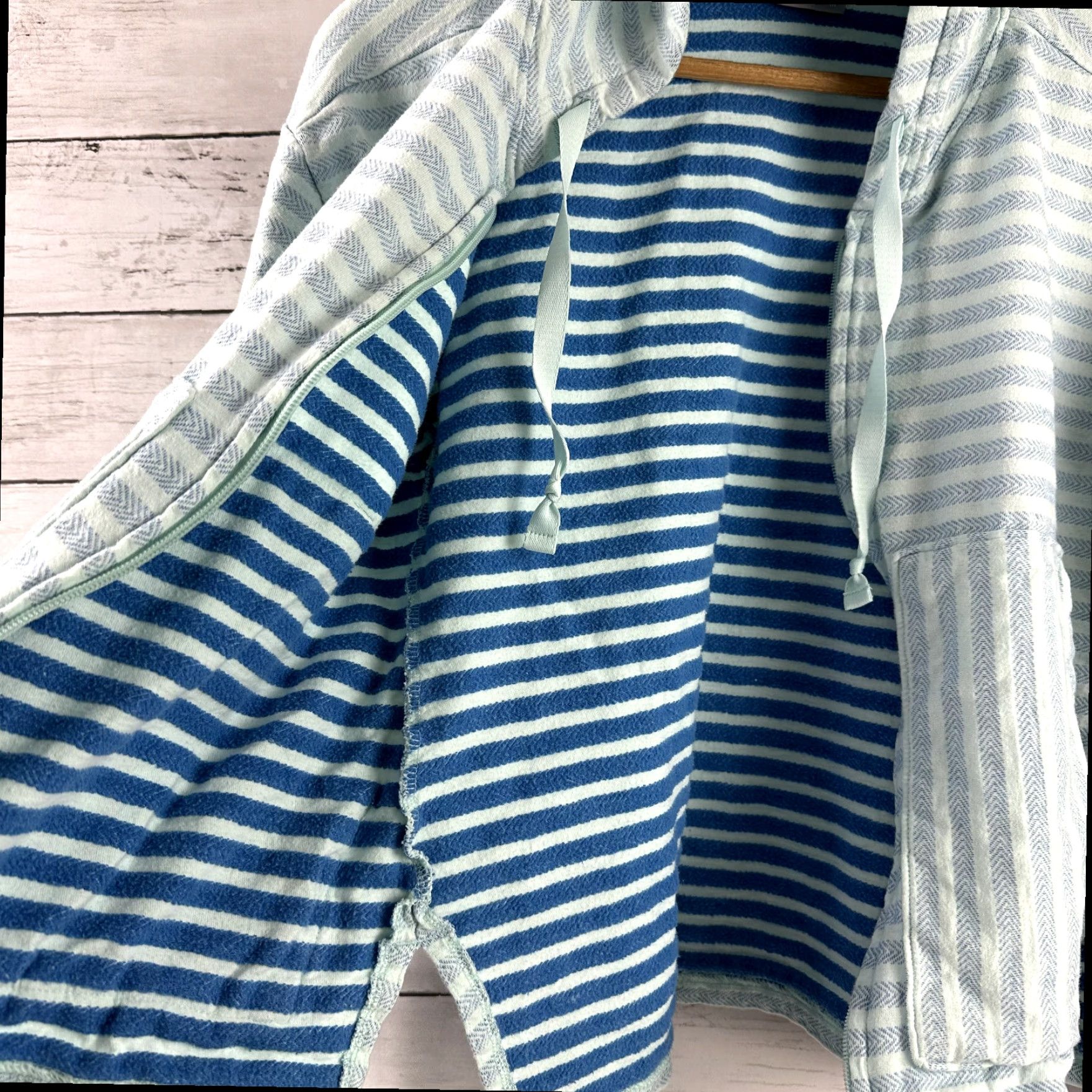 Vintage Columbia Womens Medium Blue Striped Hooded Full Zip Sweatshirt Jacket Size M / US 6-8 / IT 42-44 - 6 Thumbnail