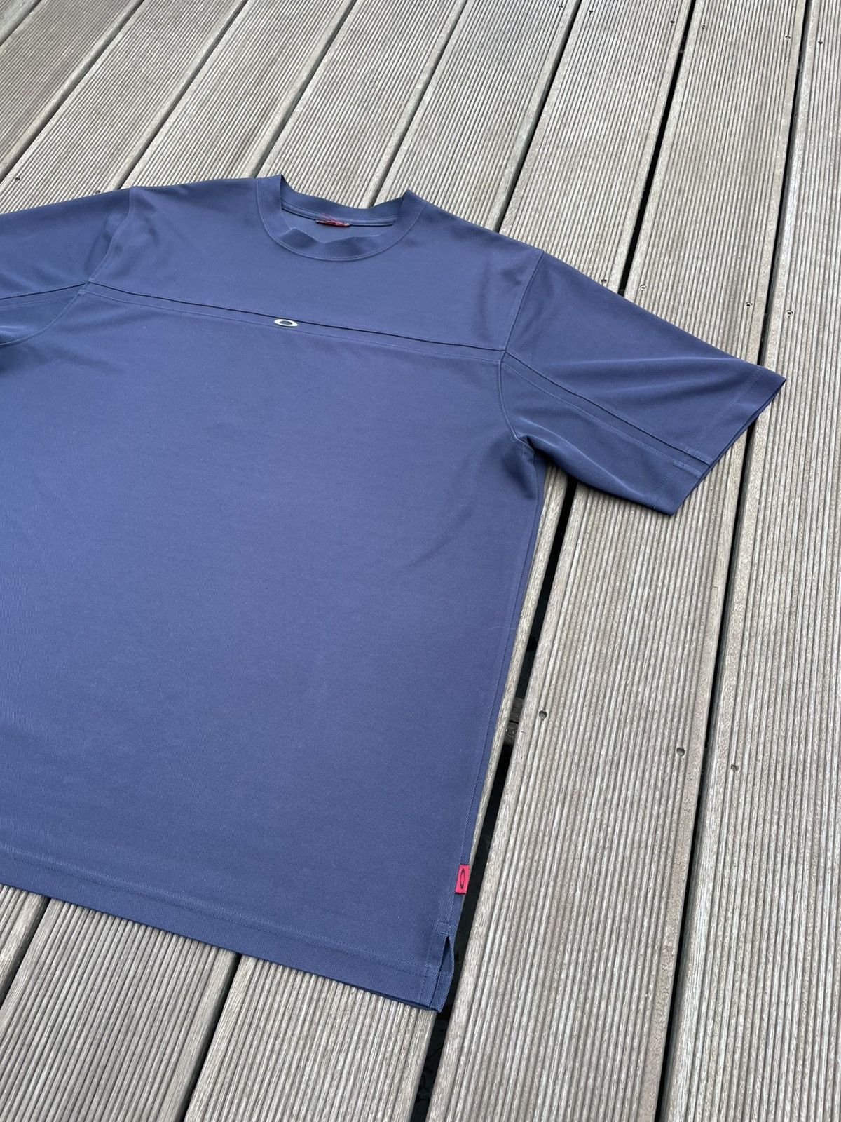 Oakley Vintage Oakley central metal tag tee size XL Size US XL / EU 56 / 4 - 3 Thumbnail
