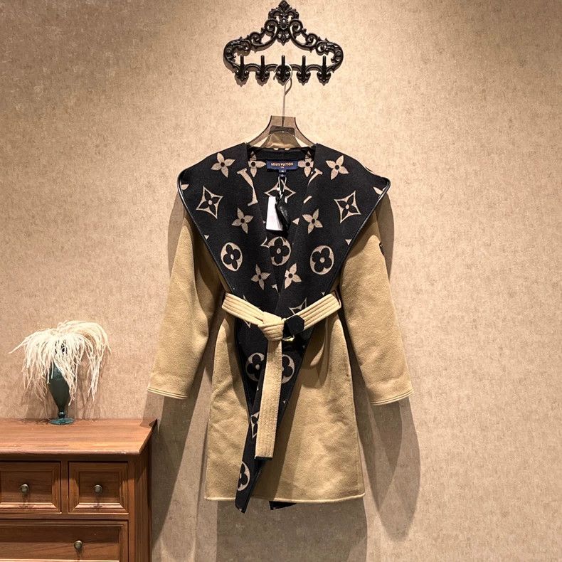 Louis Vuitton Louis Vuitton Dark milk tea big old flower full print coat Size XS / US 0-2 / IT 36-38 - 1 Thumbnail
