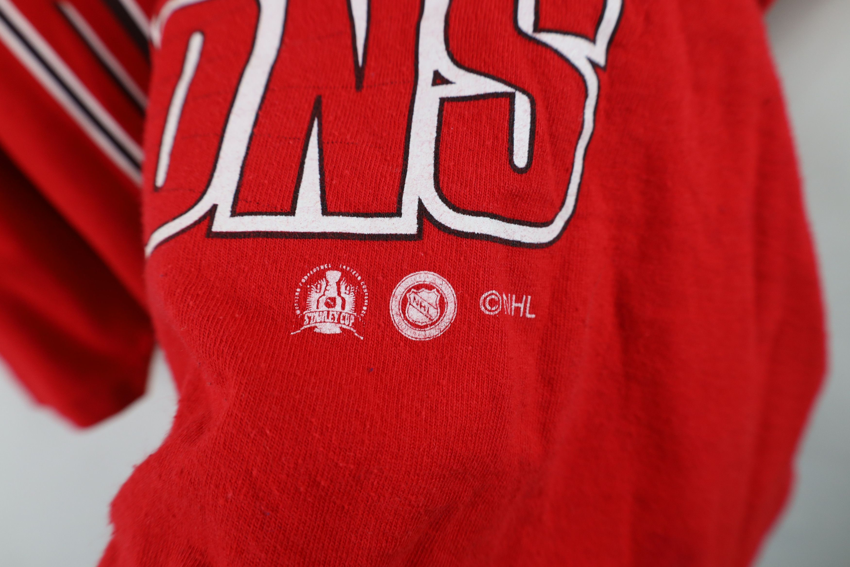 Vintage Vintage 90s Champs Detroit Red Wings Hockey Jersey T-Shirt Size US XL / EU 56 / 4 - 7 Thumbnail