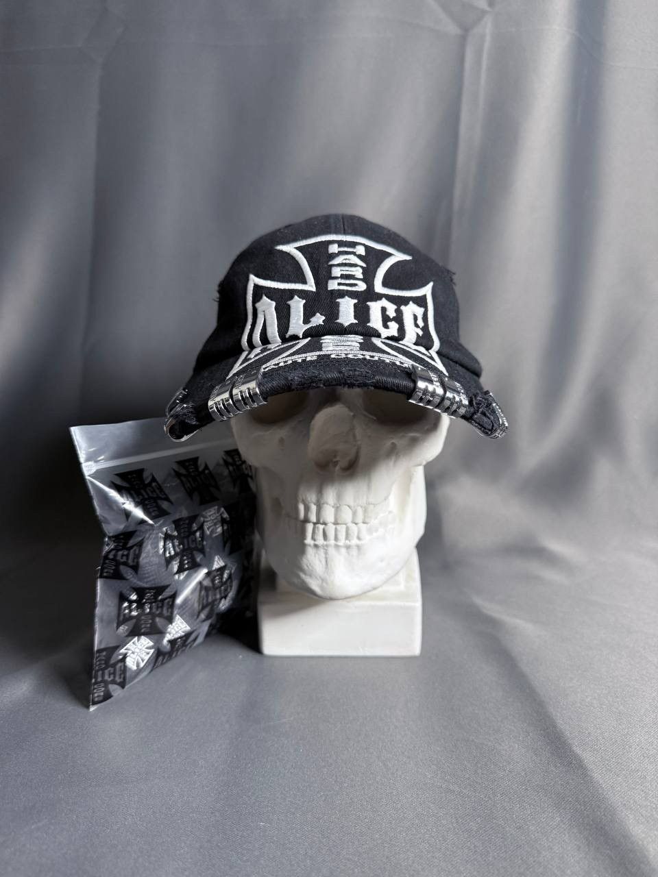 Alice Hollywood Alice Hollywood “Hardcore Haute Couture” Cap Size ONE SIZE - 2 Thumbnail