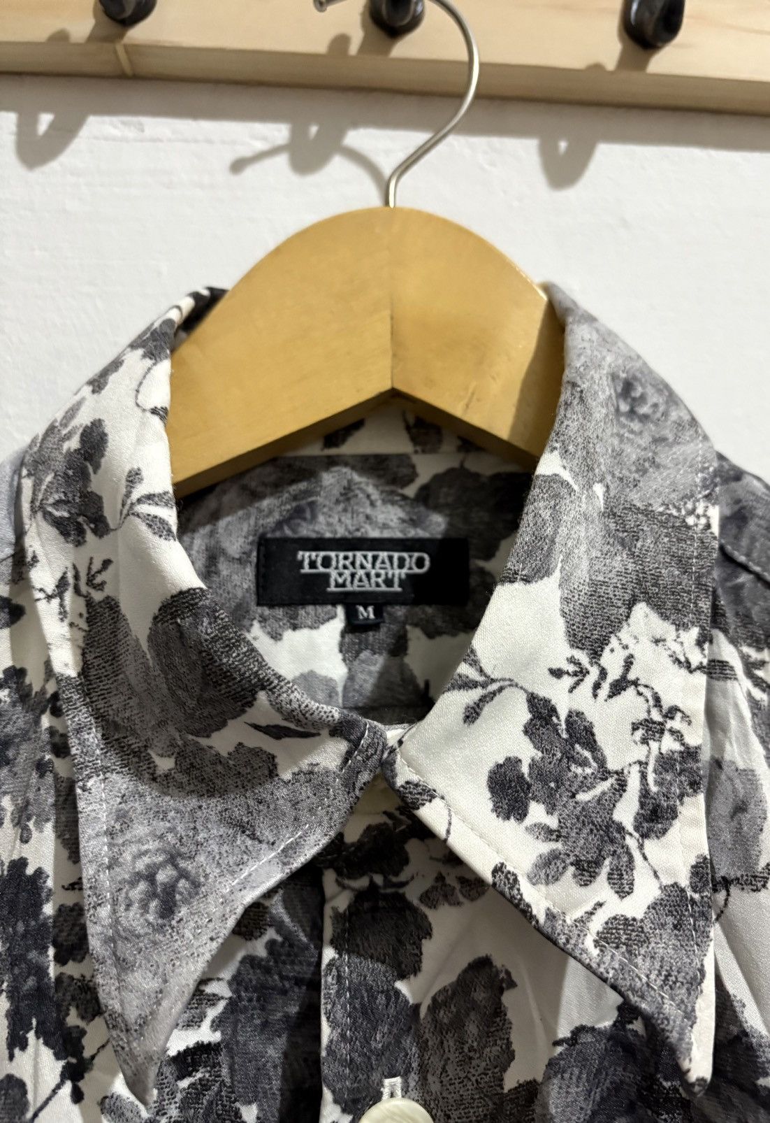 If Six Was Nine × Japanese Brand × Tornado Mart Tornado Mart button pattern flowers shirt Size US M / EU 48-50 / 2 - 5 Thumbnail