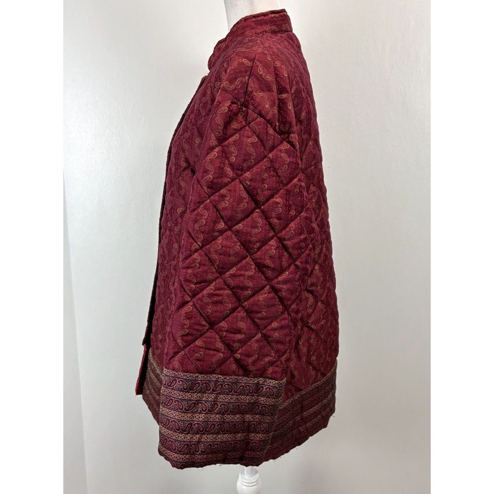 Victoria's Secret VINTAGE Victoria's Secret Quilted Jacket Medium Dark Red Gold Paisley 90s Womens Size M / US 6-8 / IT 42-44 - 2 Thumbnail