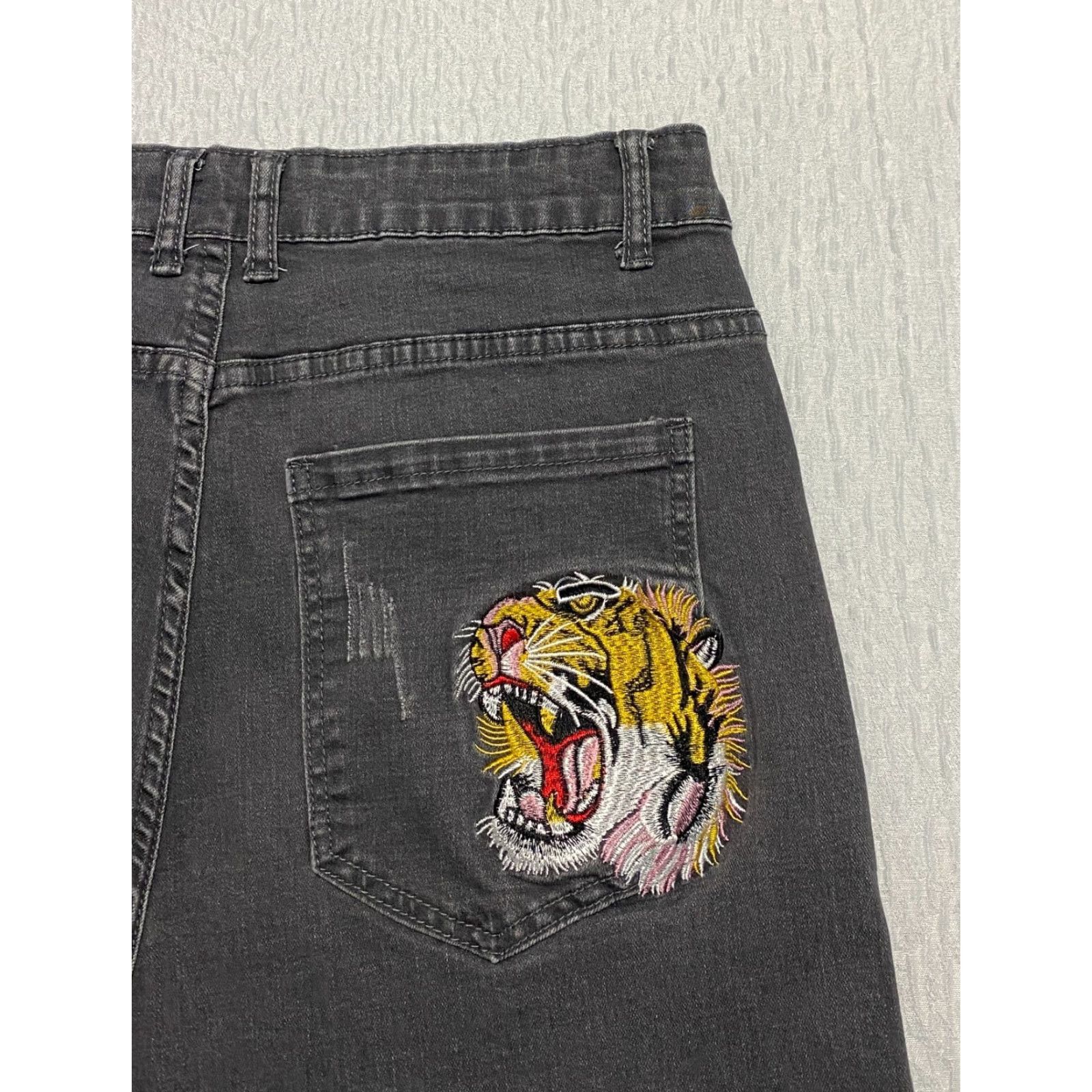 Vintage ROMWE Jeans Distressed Tiger Embroidered Mens Size 30 Gray Skinny Whiskers Size US 30 / EU 46 - 2 Thumbnail