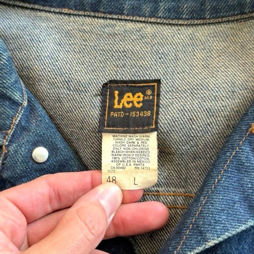 Lee **VINTAGE 80’s LEE DENIM JEAN JACKET MEN’S SIZE 48 BLUE WOLF GRAPHIC** User: Vintage 80’s Lee Denim Jean Jacket Men’s Size 48 Blue Wolf Graphic Size US 32 / EU 48 - 3 Thumbnail