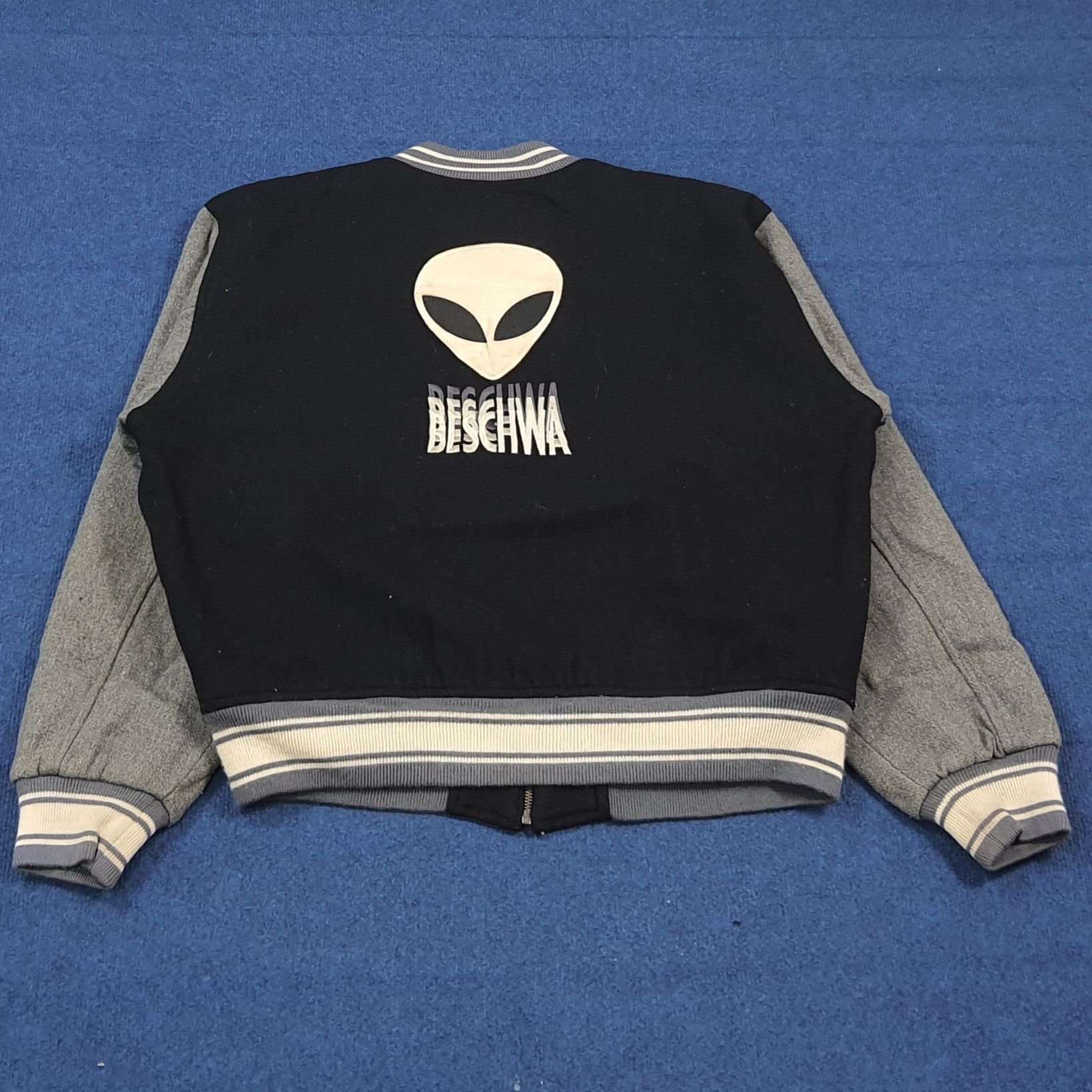 Vintage Vintage 90s Beschwa Alien Varsity Rare Bomber C290N31 Size US L / EU 52-54 / 3 - 1 Thumbnail