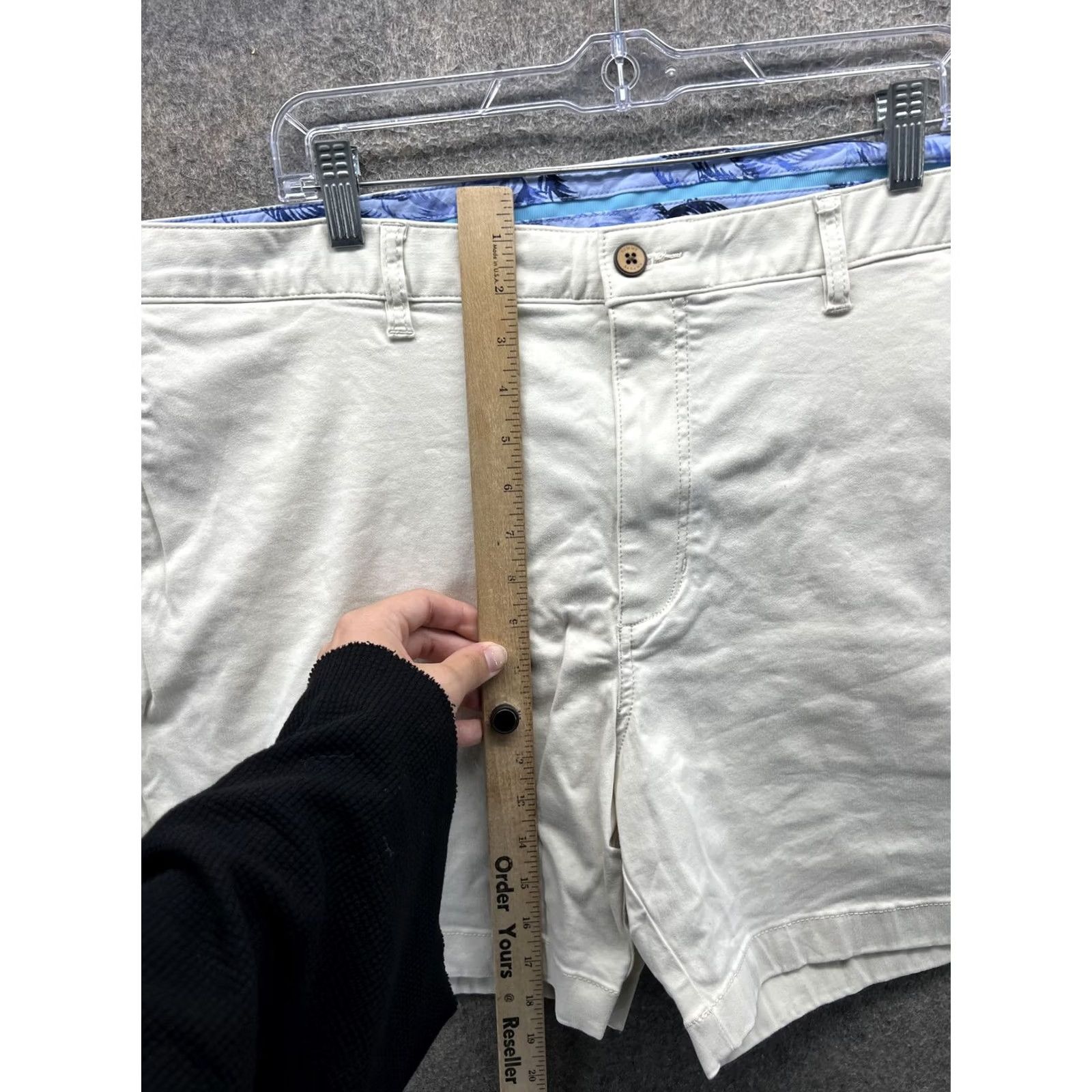 Tommy Bahama Tommy Bahama Shorts Mens 44 Beige Canvas Stretch Chino 7 Inseam Casual Summer Men’s Size 44 Beige Canvas Stretch Chino Shorts Size US 44 / EU 60 - 3 Thumbnail