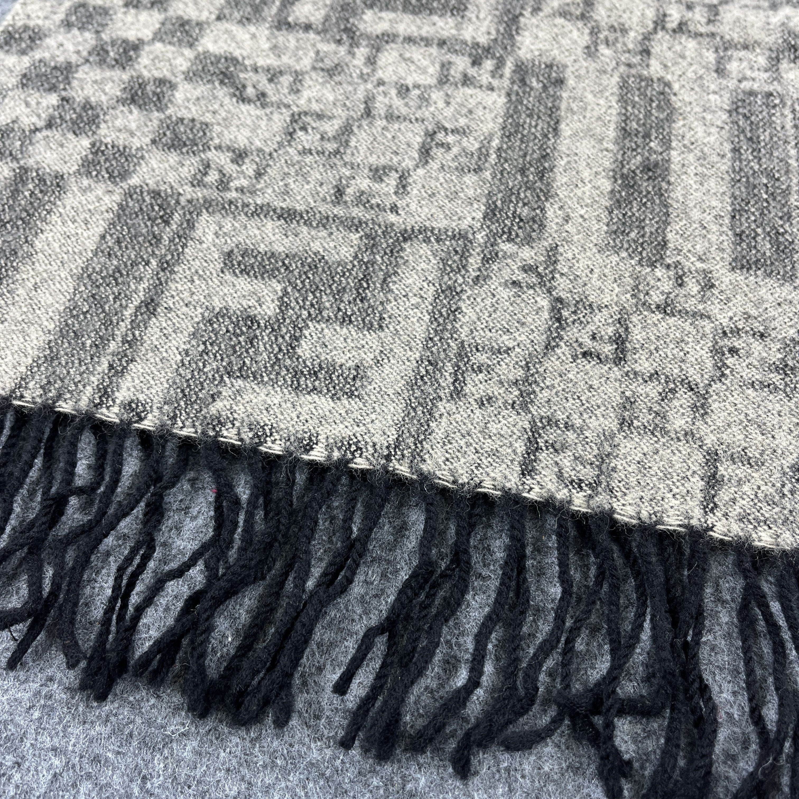 Fendi Fendi Monogram Scarf / Muffler / Neckwear K047 Size ONE SIZE - 7 Thumbnail
