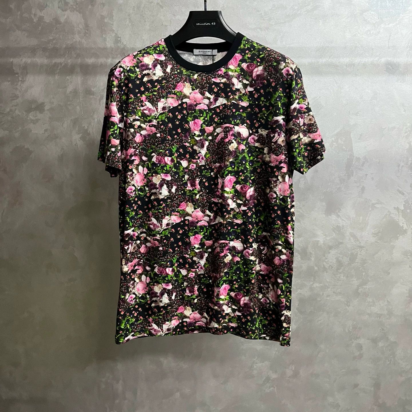 Givenchy Givenchy Floral Printed T-Shirt XS Women Size XS / US 0-2 / IT 36-38 - 1 Thumbnail