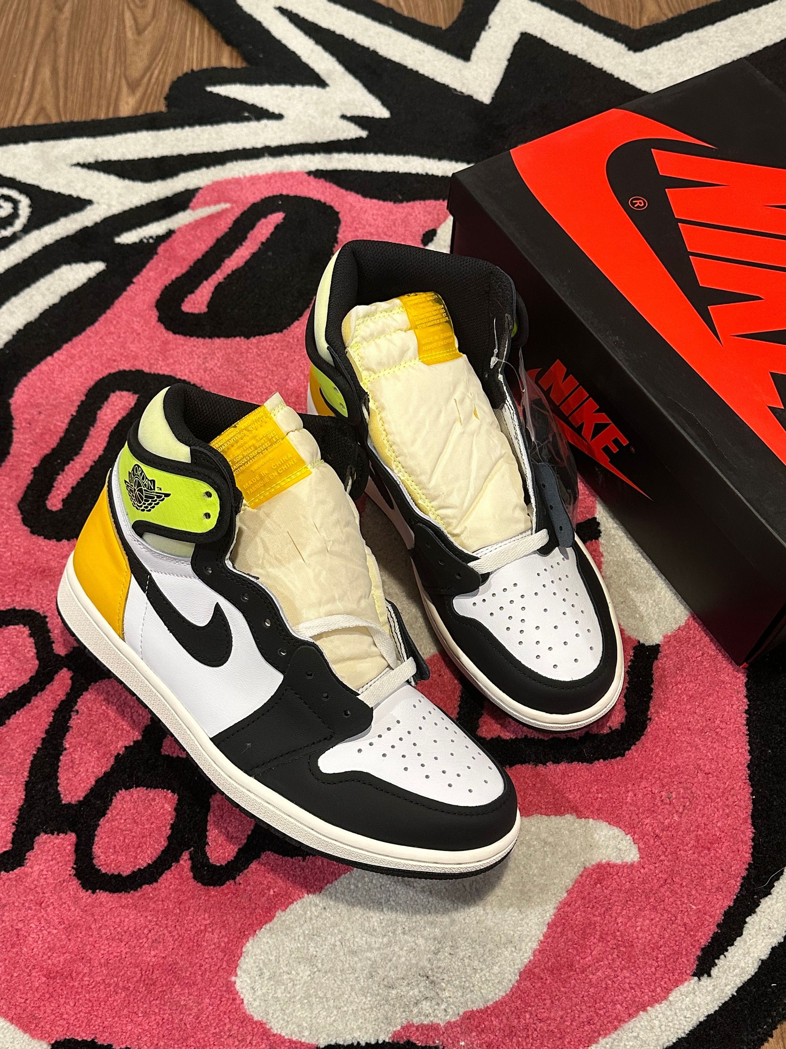 Jordan Retro High White Black Volt University Gold 7Y GS
