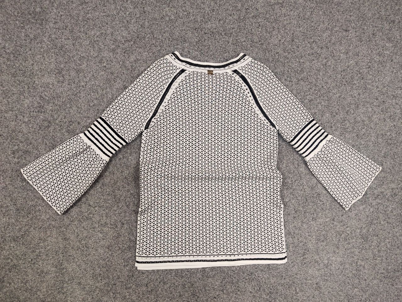 Roberto Cavalli Roberto Cavalli Slass Textured cut-out Sweater wide sleeve Size M / US 6-8 / IT 42-44 - 14 Thumbnail