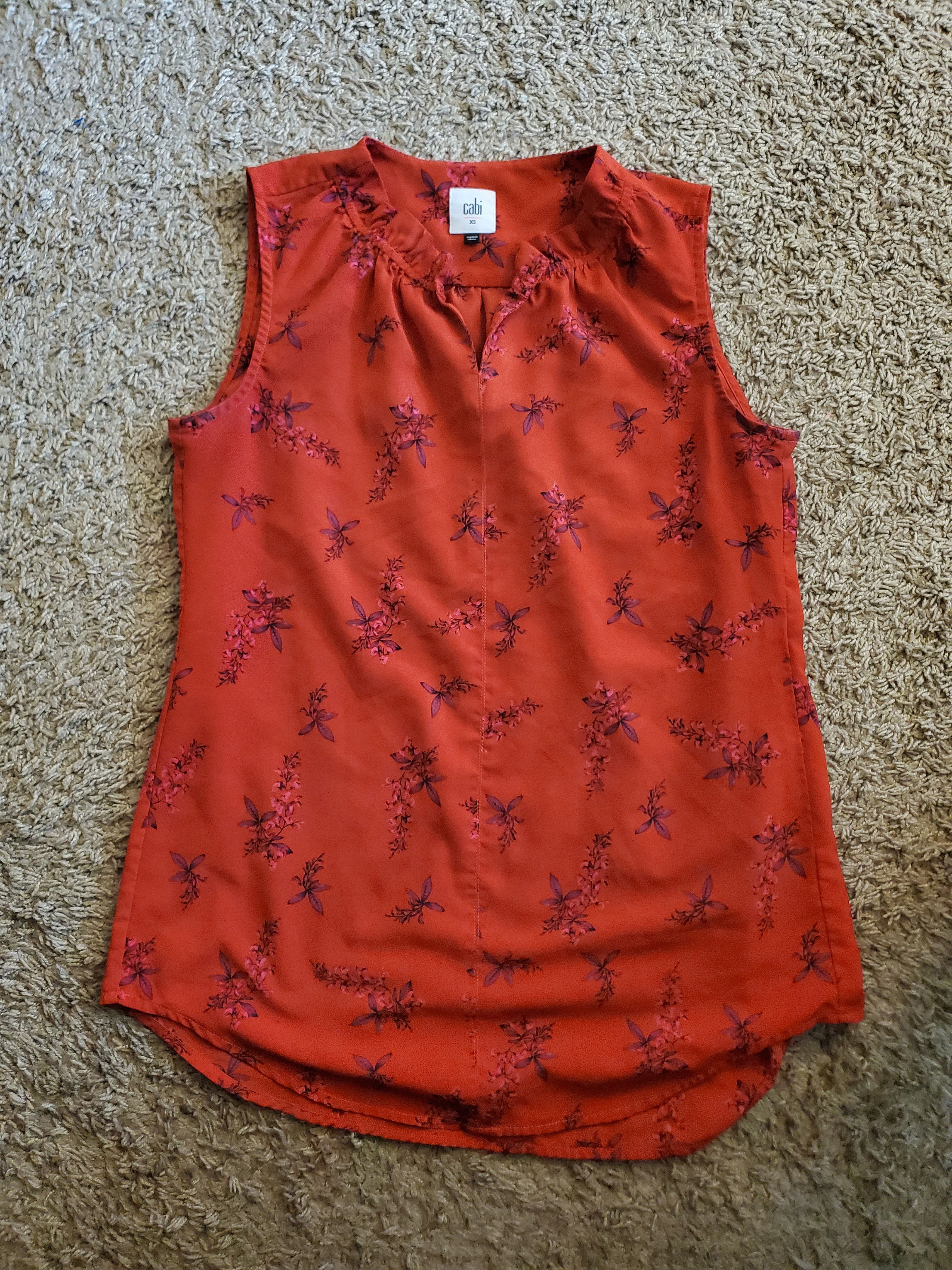 Other *NWOT* Cabi red floral sleeveless blouse-size XS Size XS / US 0-2 / IT 36-38 - 1 Thumbnail
