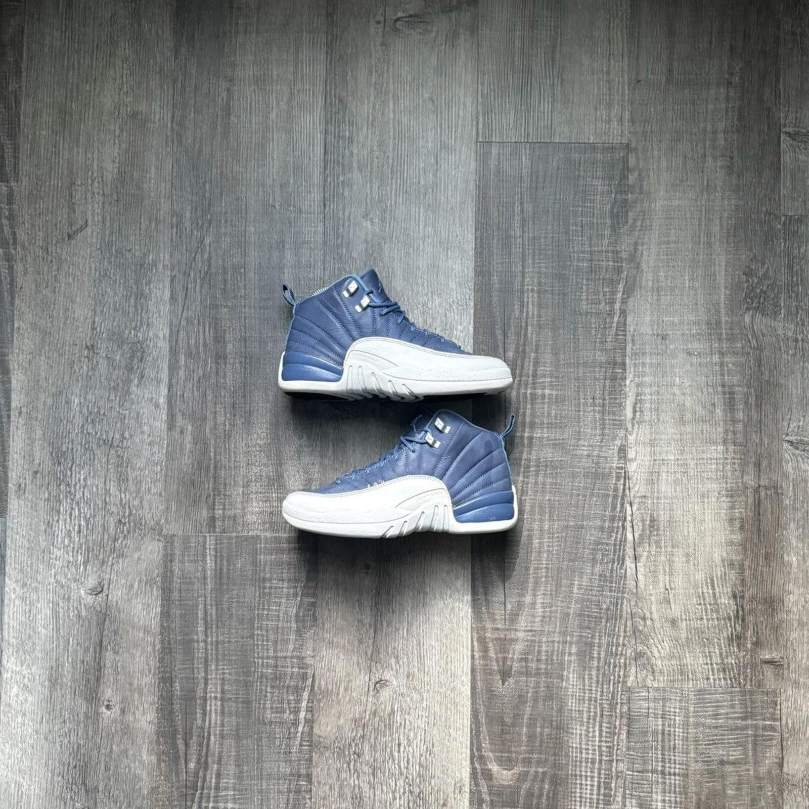 Nike NIKE • JORDAN 12 Retro GS "Indigo" (6M) Size US 6 / EU 39 - 1 Thumbnail