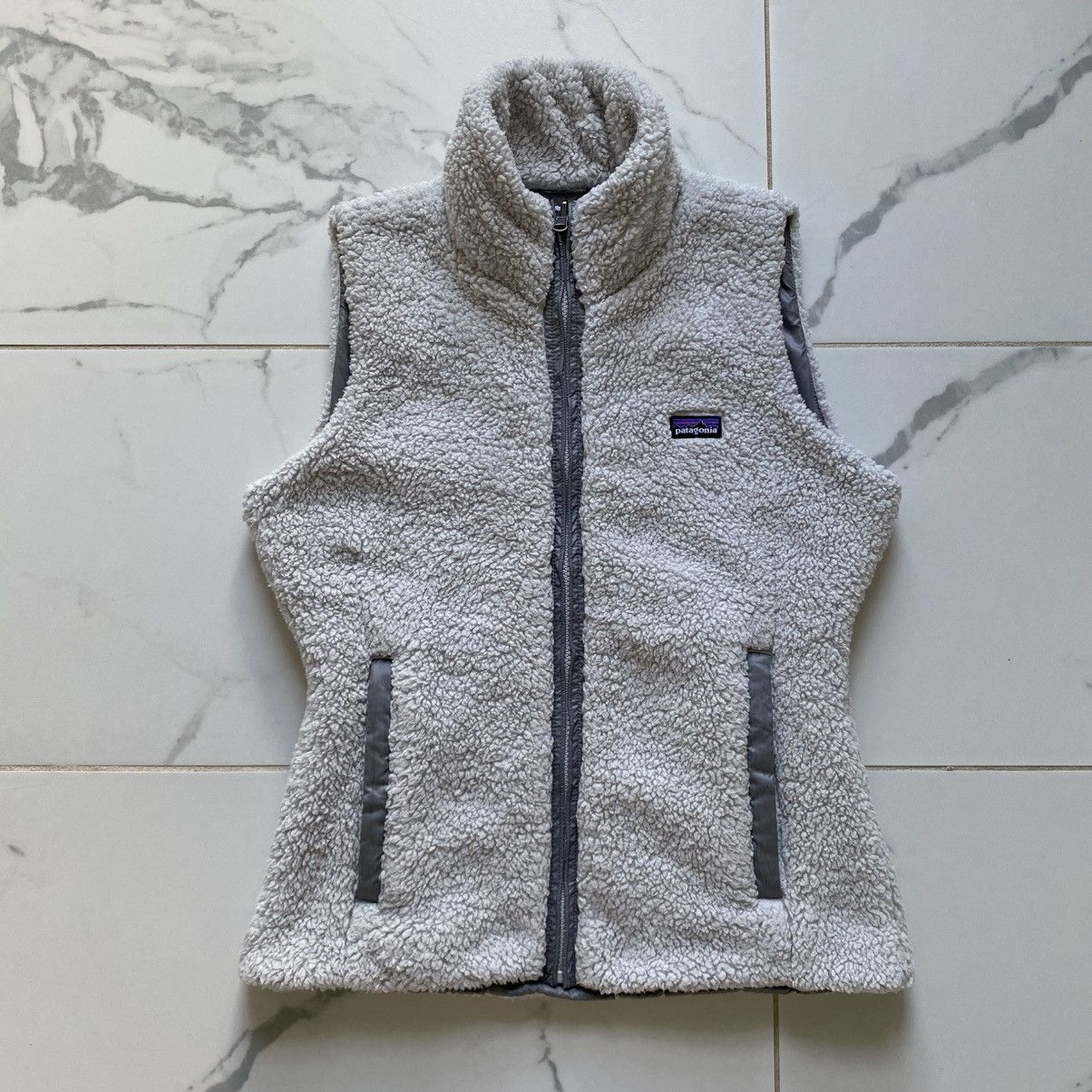 Patagonia Patagonia Los Lobos Vest Reversible Womens Size S Grey White Size S / US 4 / IT 40 - 1 Thumbnail