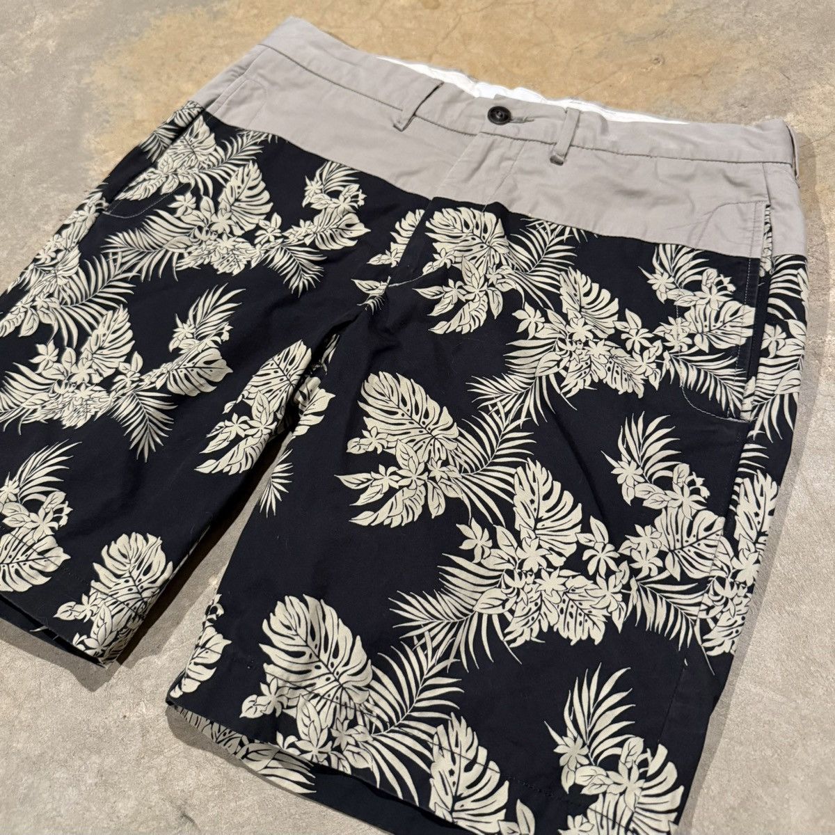 Moncler Moncler Floral Print Khaki Chino Bermuda Shorts Size US 34 / EU 50 - 3 Thumbnail