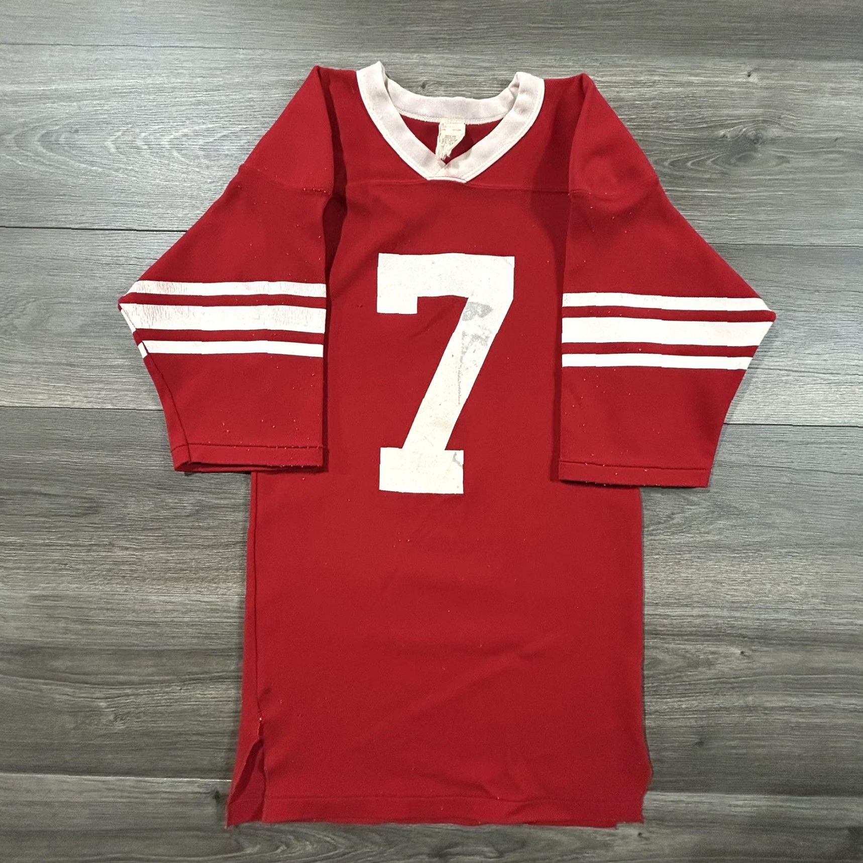 Vintage VINTAGE 50s True Football Jersey Mens XS Red Jersey 7 Graphic Print 3/4 Sleeve Pullover Knit Nylon V-Neck Retro Sports Size US XS / EU 42 / 0 - 2 Thumbnail