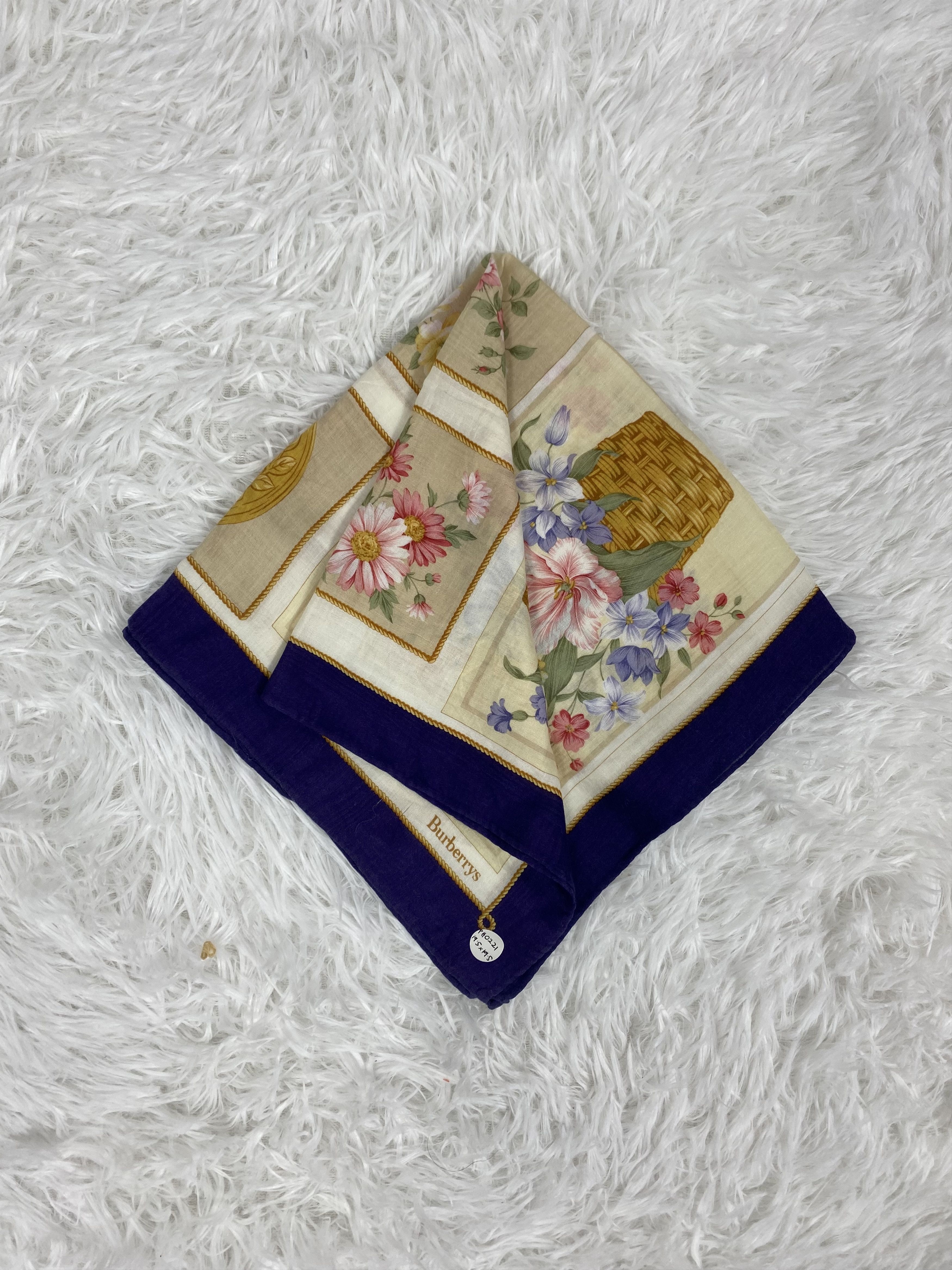 Burberry × Vintage Vintage Burberry Handkerchief Neckerchief PH0221 Size ONE SIZE - 1 Thumbnail