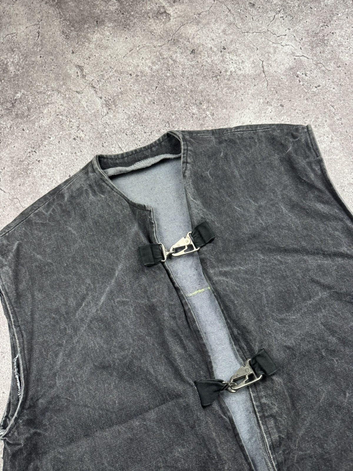 Japanese Brand Avant Garde Rick Owen’s Style Washed Carabiner Denim Vest Size US XL / EU 56 / 4 - 2 Thumbnail