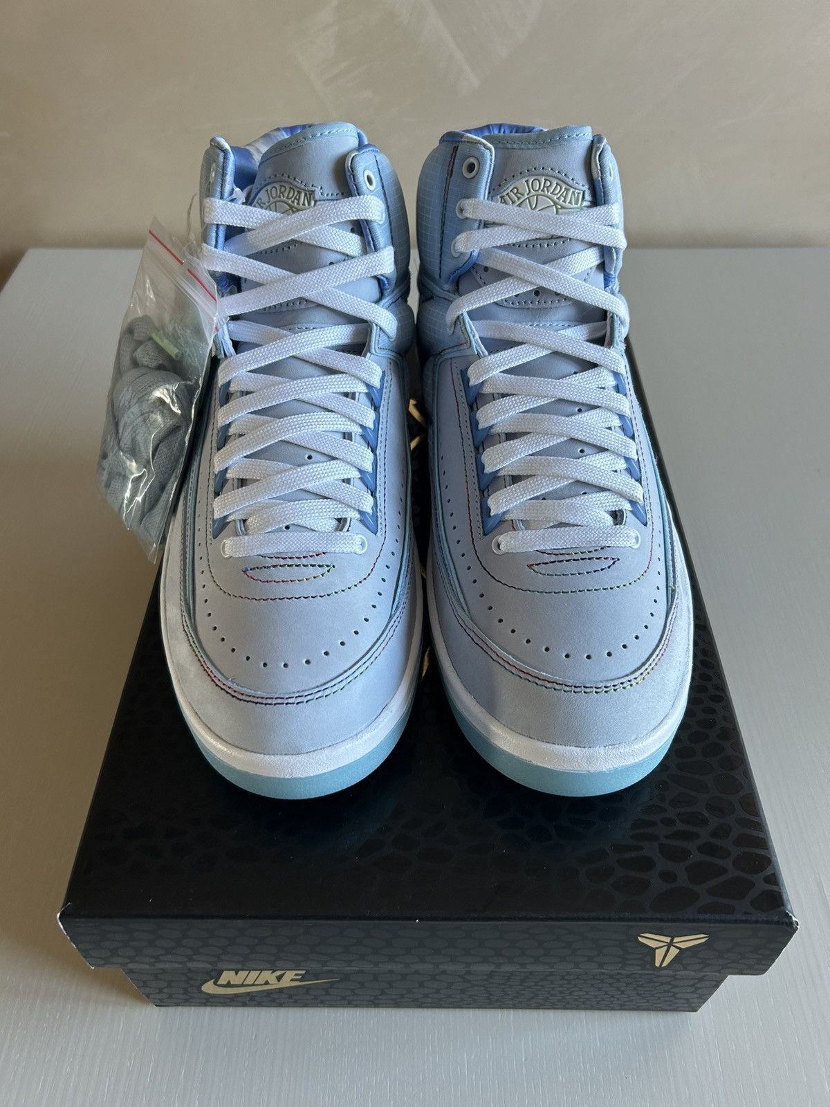 J Balvin × Jordan Brand Jordan 2 Retro J Balvin (2022) 42 EU / 8.5 US Size US 8.5 / EU 41-42 - 3 Thumbnail