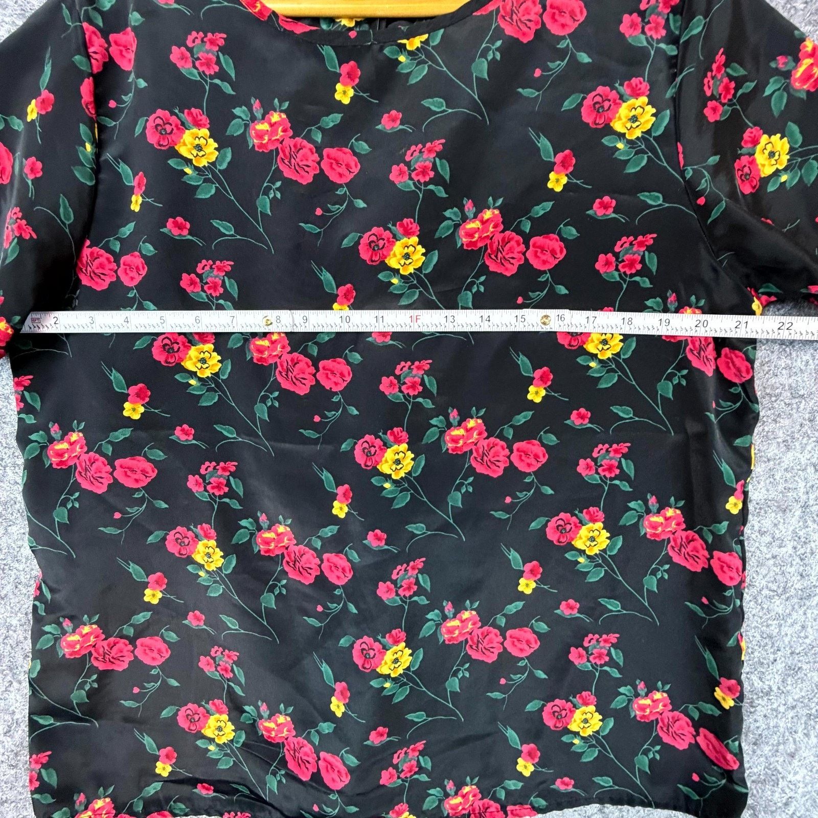 Basic Editions Vintage Basic Editions Blouse Medium Black Red Grunge Indie Size M / US 6-8 / IT 42-44 - 4 Thumbnail