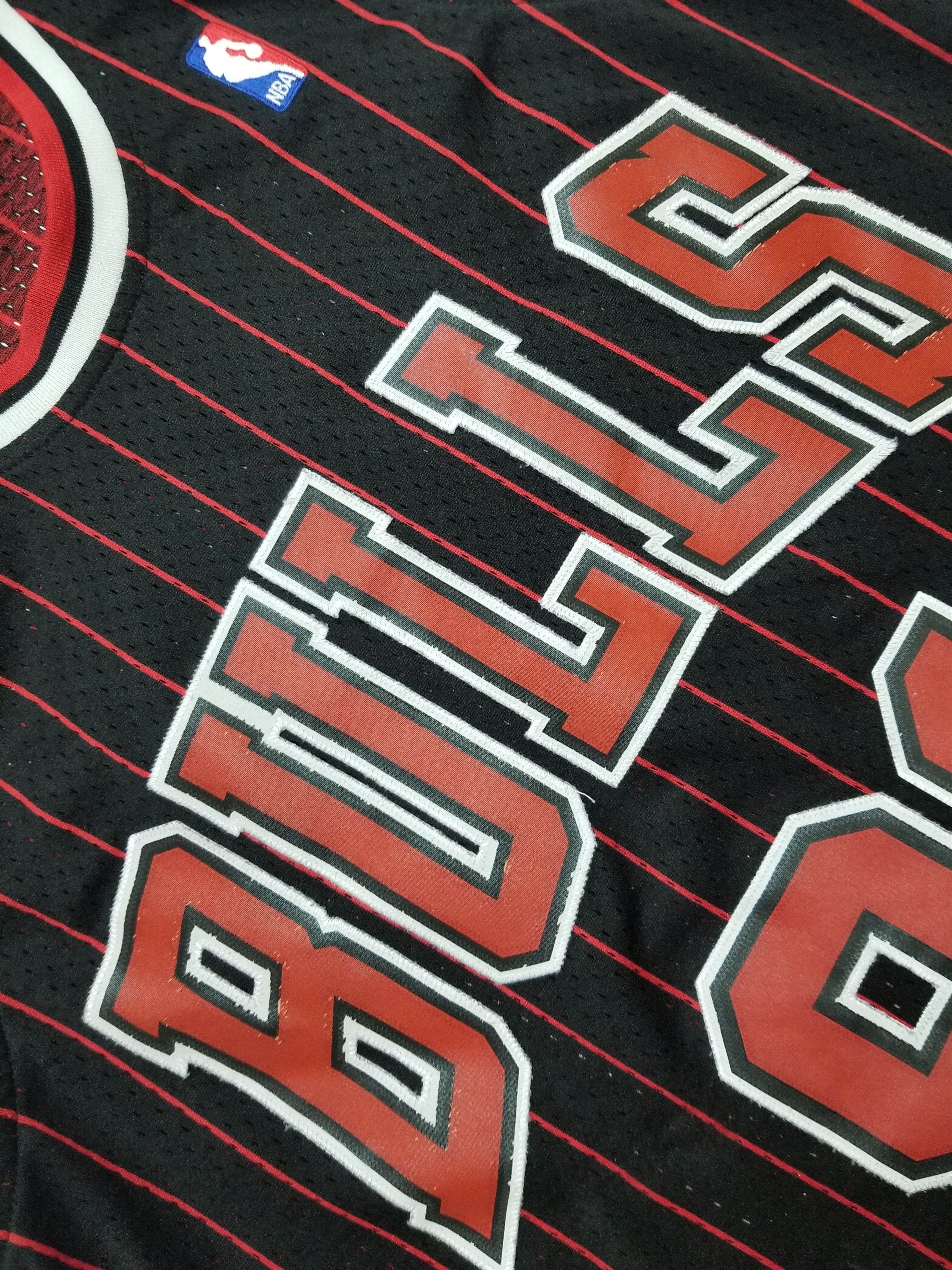Adidas Dennis Rodman #91 Chicago Bulls NBA Embroidered Jersey Size US M / EU 48-50 / 2 - 16 Thumbnail