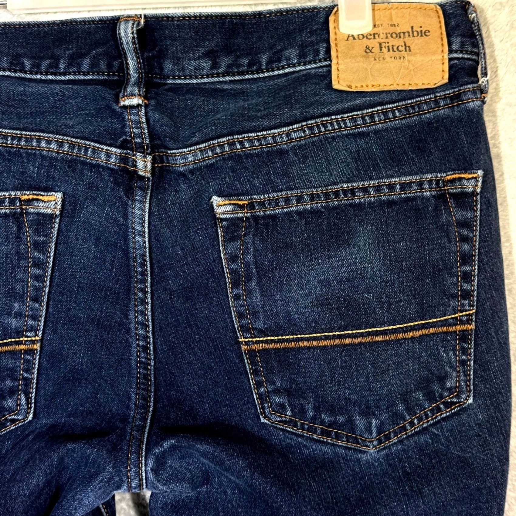 Abercrombie & Fitch Abercrombie & Fitch Jeans Men’s 33x32 Blue Denim Mid-Rise Straight Leg Regular Fit Clothing Shirt? Size US 33 - 7 Thumbnail