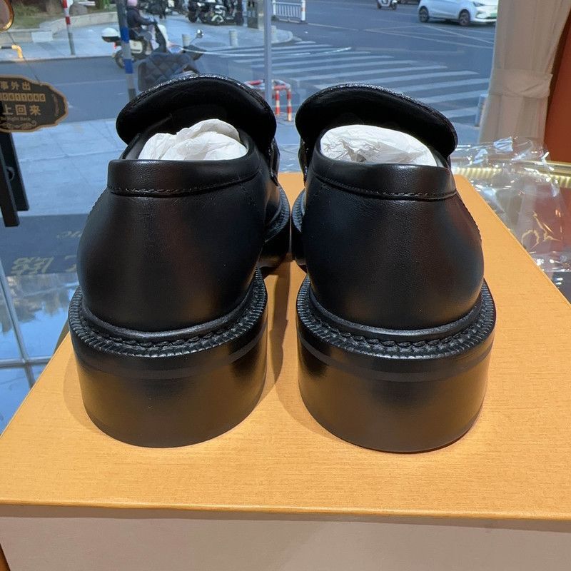 Louis Vuitton Louis Vuitton Black Leather Lug Sole Loafers Size US 7 / IT 37 - 3 Thumbnail
