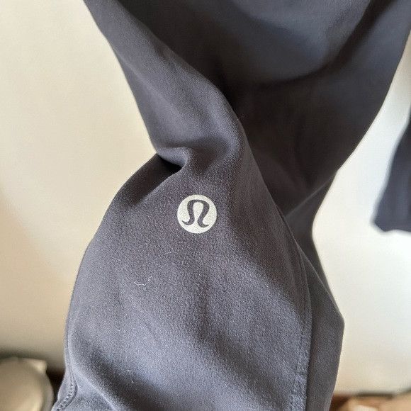 Lululemon Lululemon Grey Cropped Align Joggers Size 26" / US 2 / IT 38 - 3 Thumbnail