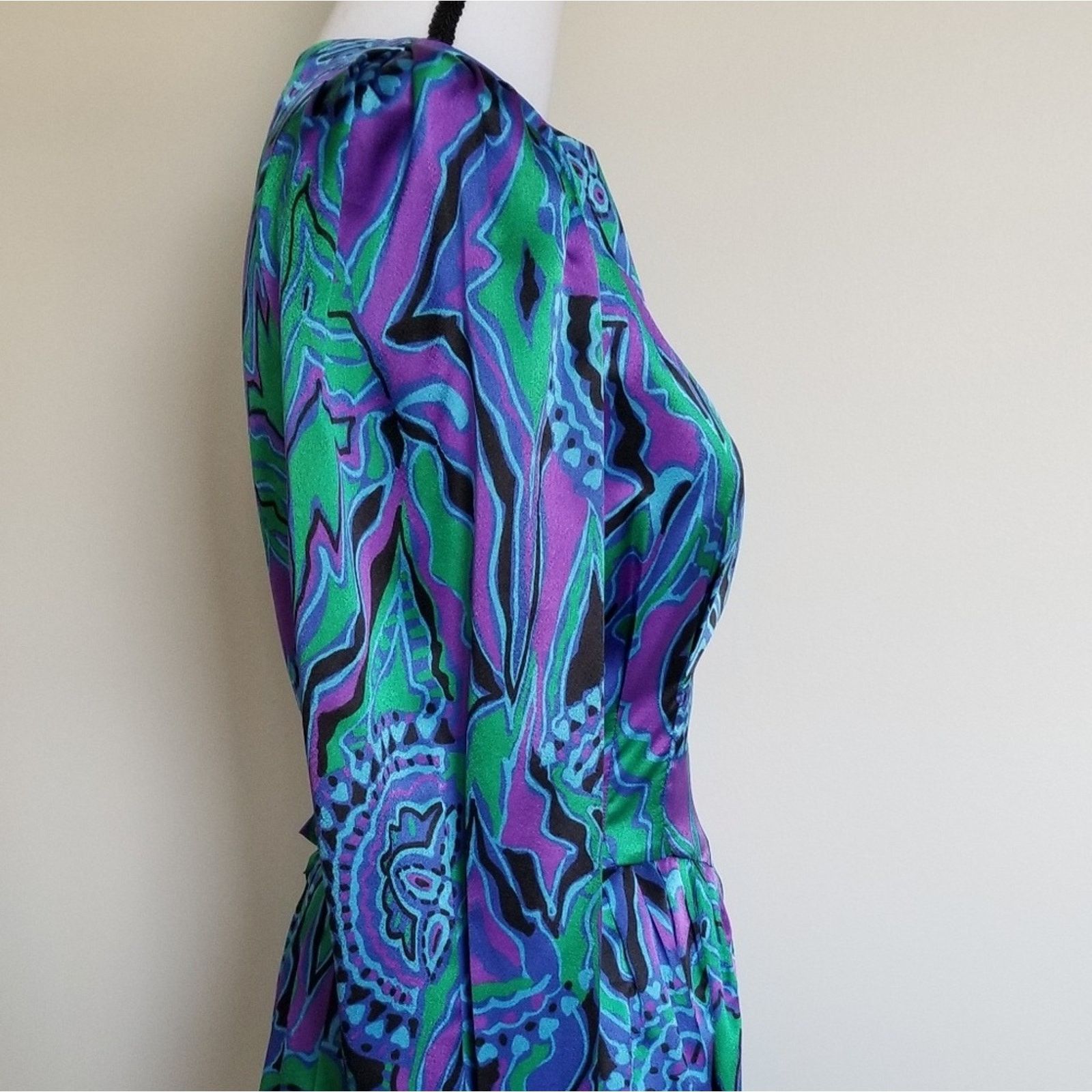 Vintage Vintage 80s silky dress blue & green paisley Size S / US 4 / IT 40 - 7 Thumbnail