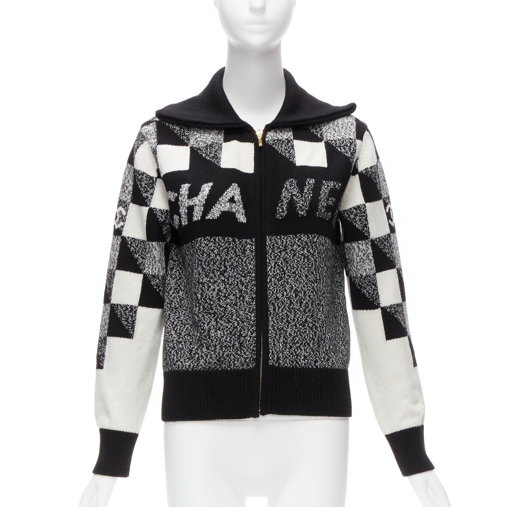 Chanel CHANEL 100% cashmere graphic CC logo black white cardigan FR34 XS Size XS / US 0-2 / IT 36-38 - 1 Thumbnail