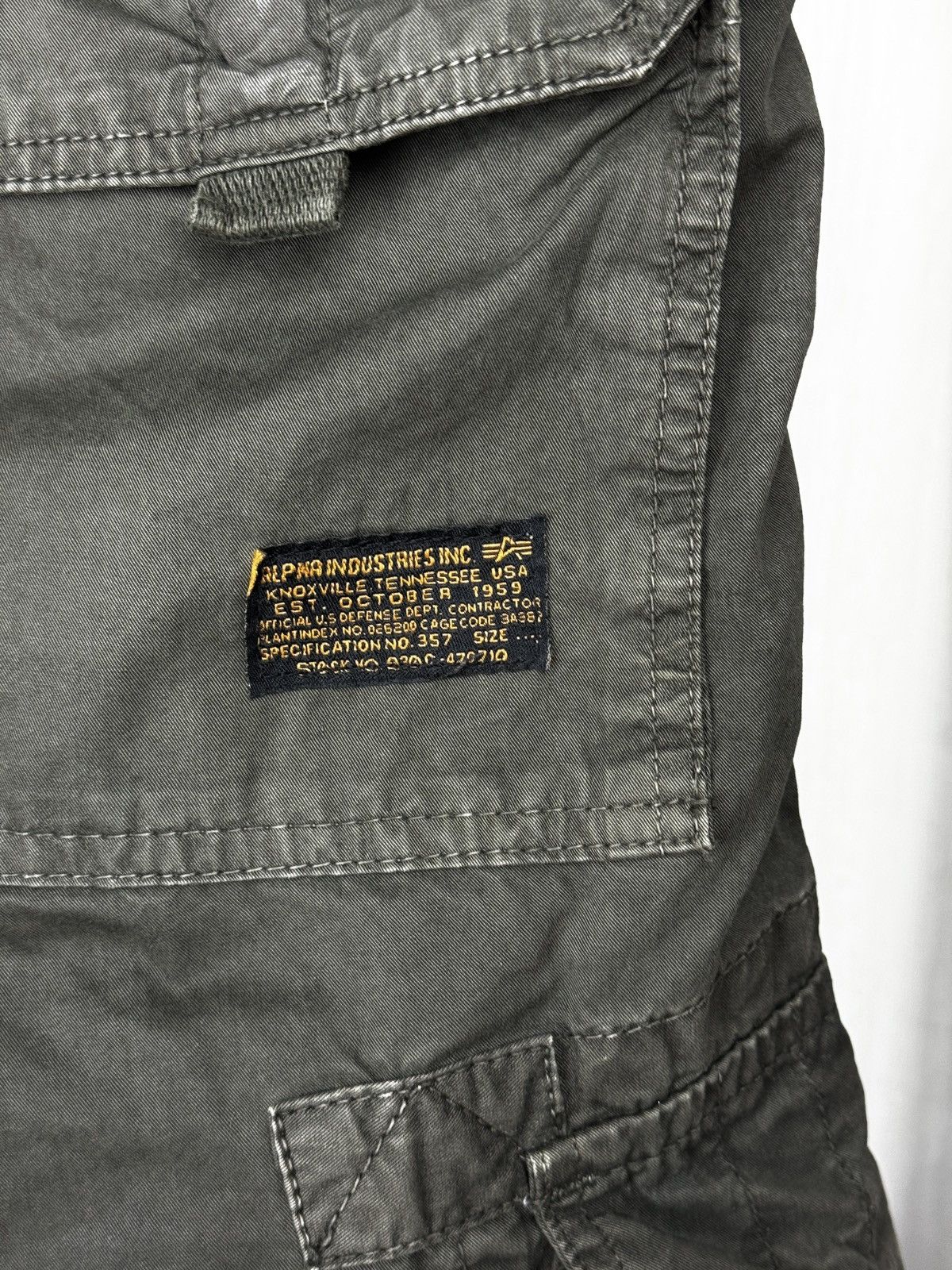 Alpha Industries Alpha Industries Khaki Green Cargo shorts size 33 Size US 33 - 9 Thumbnail