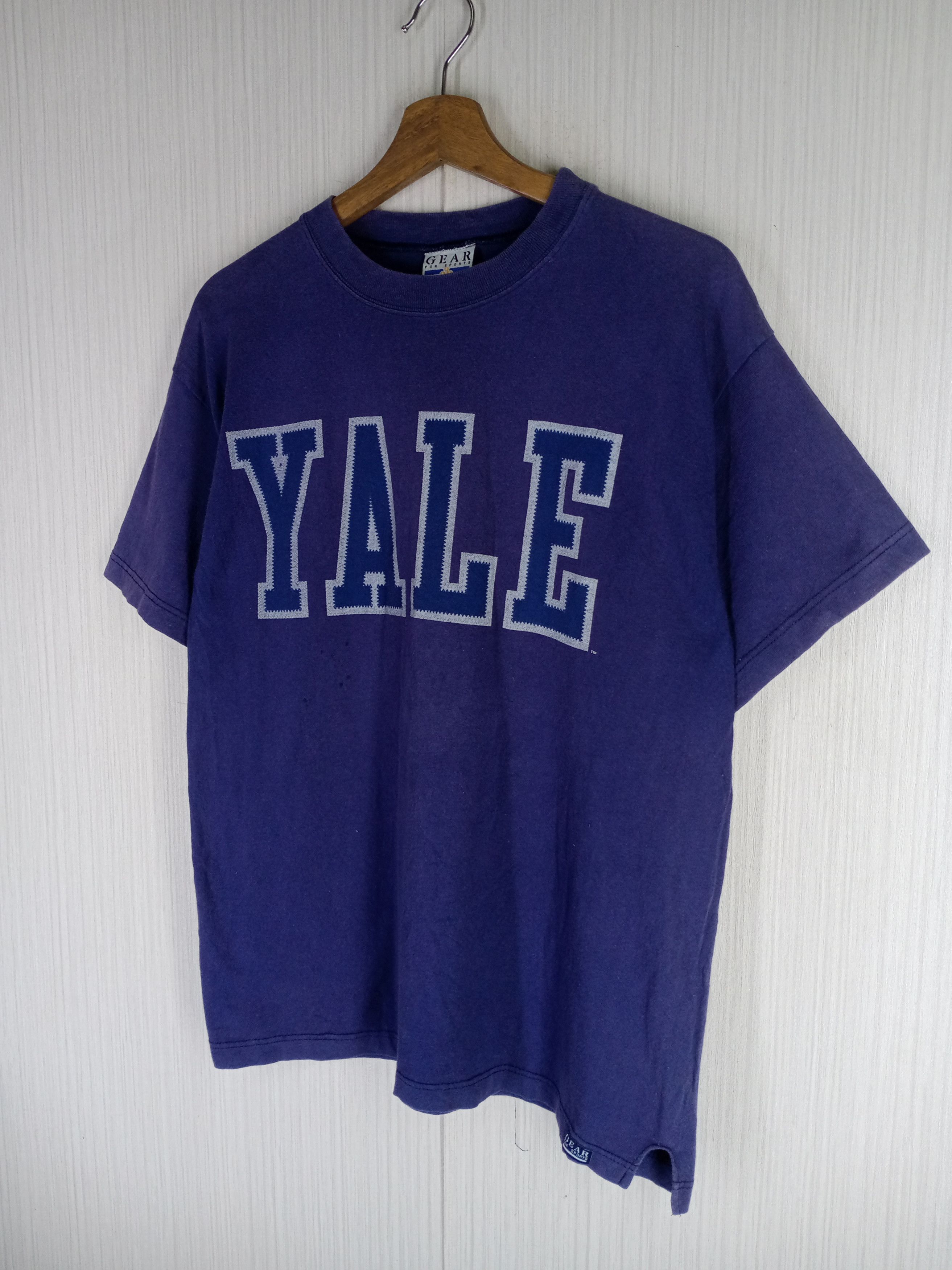 Gear for Sports Rare Vintage 90s Yale University Big Logo Tshirt Size US S / EU 44-46 / 1 - 2 Thumbnail