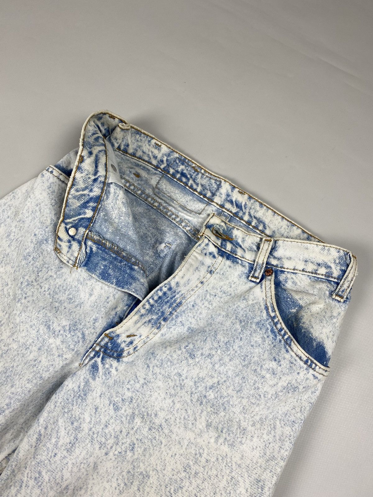 Levi's × Vintage VTG 90s Levi’s 550 men’s light blue jeans size 32 30 USA Size US 32 / EU 48 - 16 Thumbnail