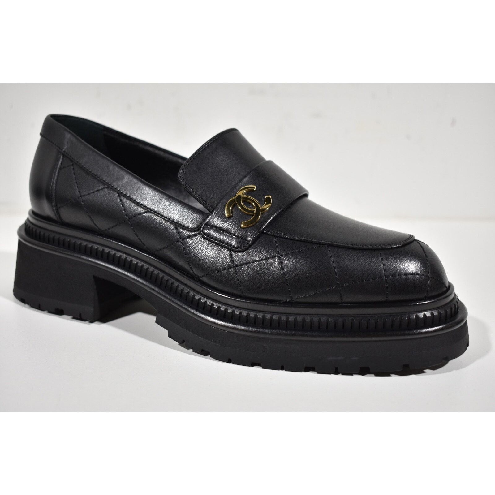 Chanel Chanel Leather Quilted Gold Logo Flat Platform Loafer 37.5 Size US 7.5 / IT 37.5 - 4 Thumbnail
