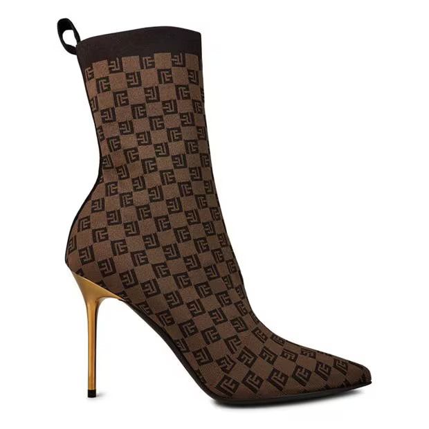 o1g2r1mq0924 Ankle Boots in Brown