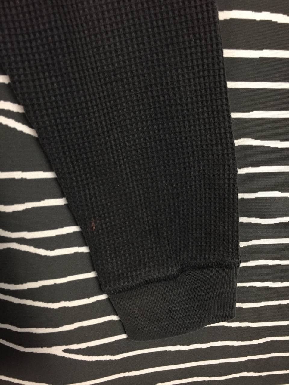 Uniqlo Uniqlo Waffle Knit Thermal Henley Long Sleeve Tee Size L Size US L / EU 52-54 / 3 - 10 Thumbnail