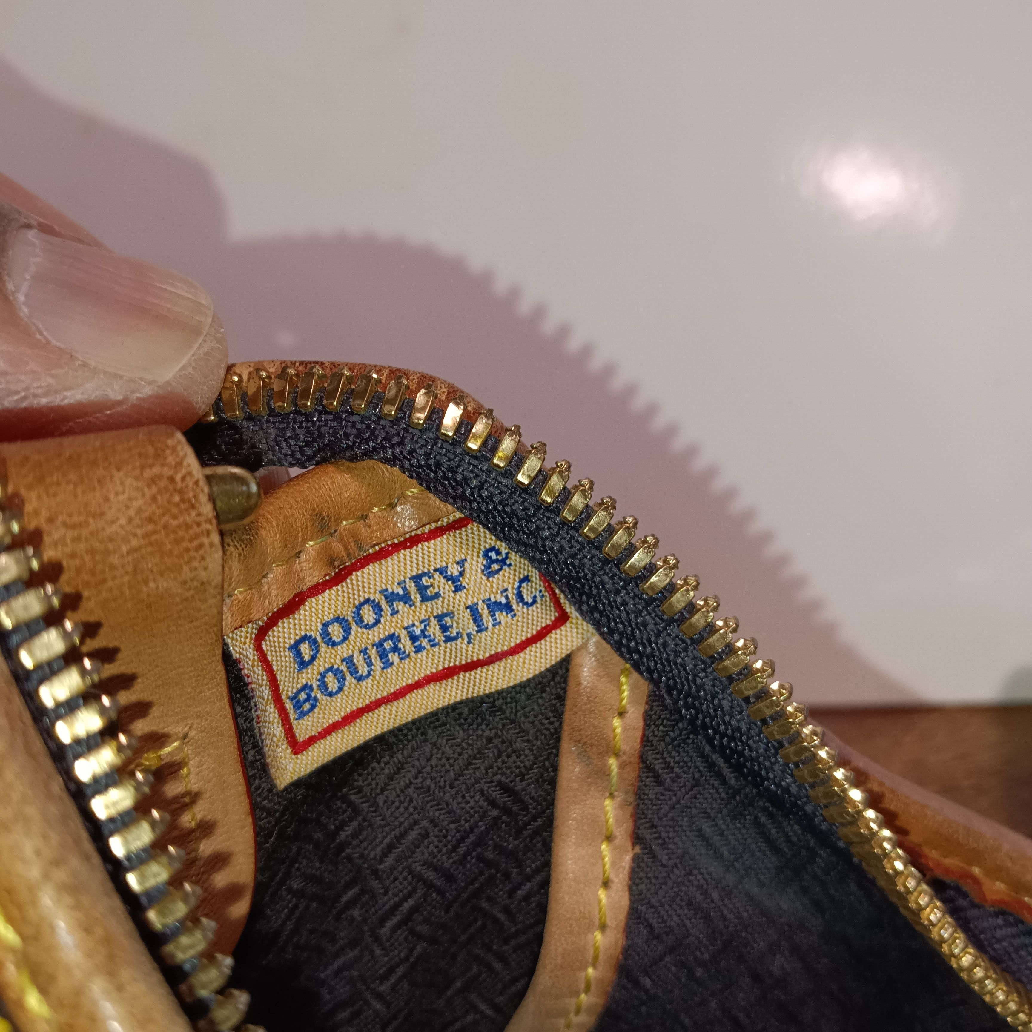 Dooney & Bourke Vintage Dooney & Bourke Small Hobo Handbag Cabrio Size ONE SIZE - 6 Thumbnail