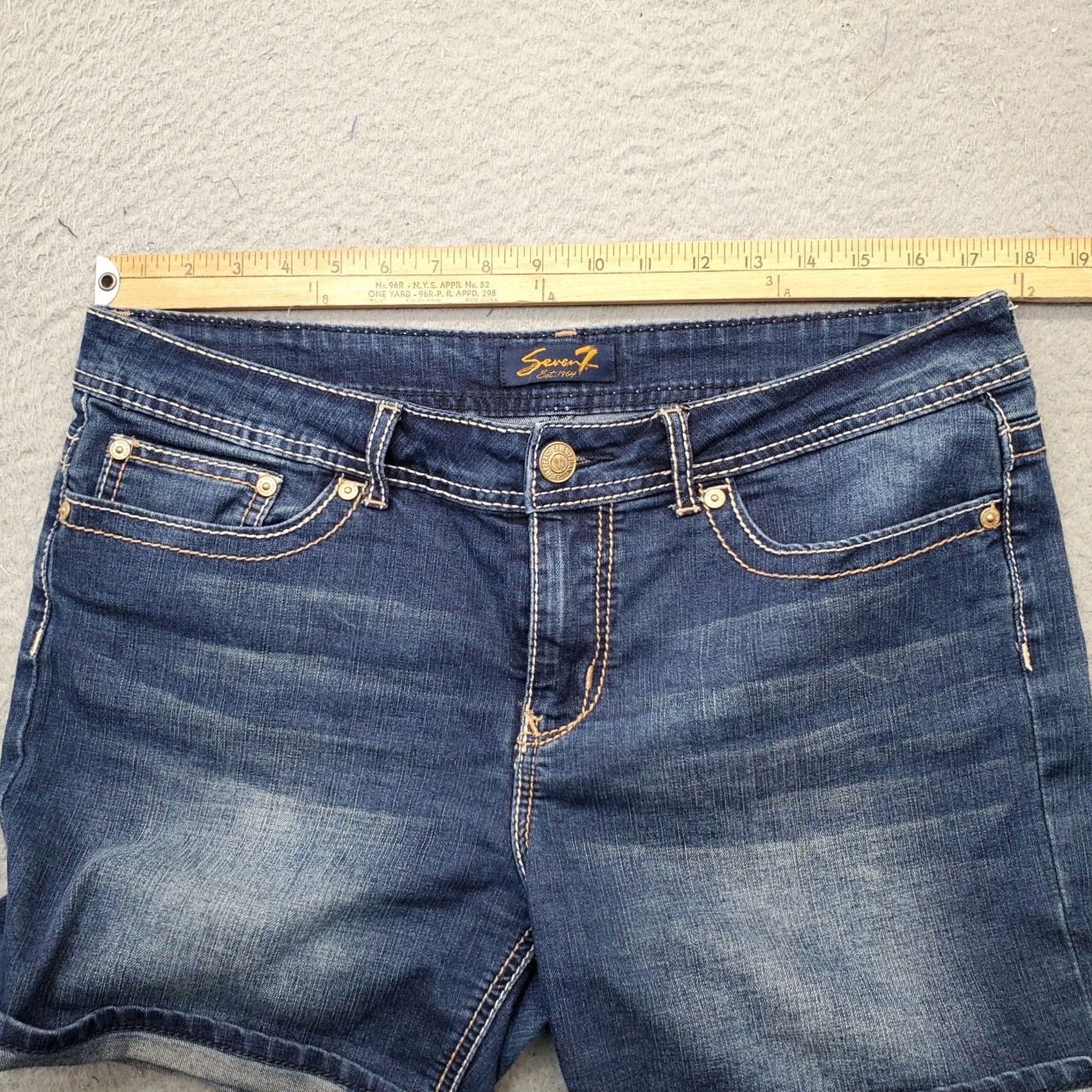 Vintage Seven7 Whiskered Shorts Womens 14 Blue Denim Cotton Arcuate Pocket Cuffed Hem Shirt Size 36" / US 14 / IT 50 - 5 Thumbnail