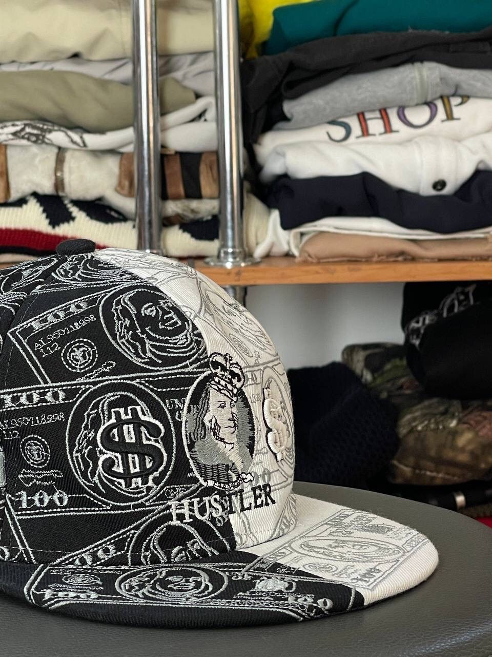 MLB × New Era Vintage New Era Embroidered Dollar 💵 Snap back hat Size ONE SIZE - 3 Thumbnail