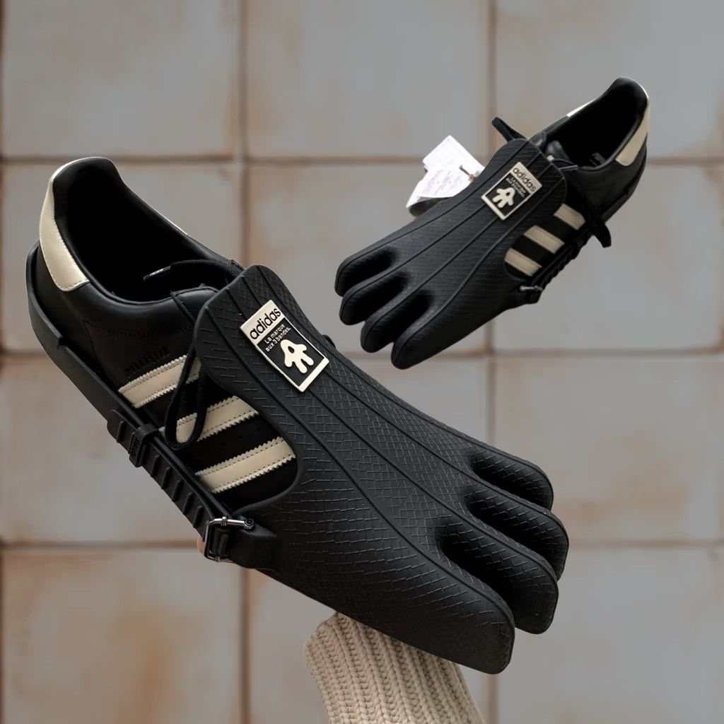 Adidas ADIDAS Superstar Main Selling Point SJ JP7141 Black US 12, UK 10.5, EUR 45.5 Men Sneaker Leather 2024 Size US 11 / EU 44 - 1 Thumbnail