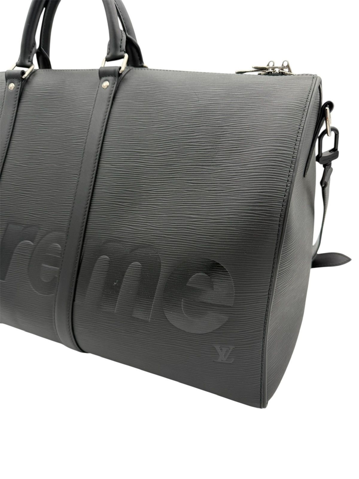 Louis Vuitton × Supreme 2017 Louis Vuitton Supreme Keepall Bandouliere 55 Epi Bag Size ONE SIZE - 4 Thumbnail